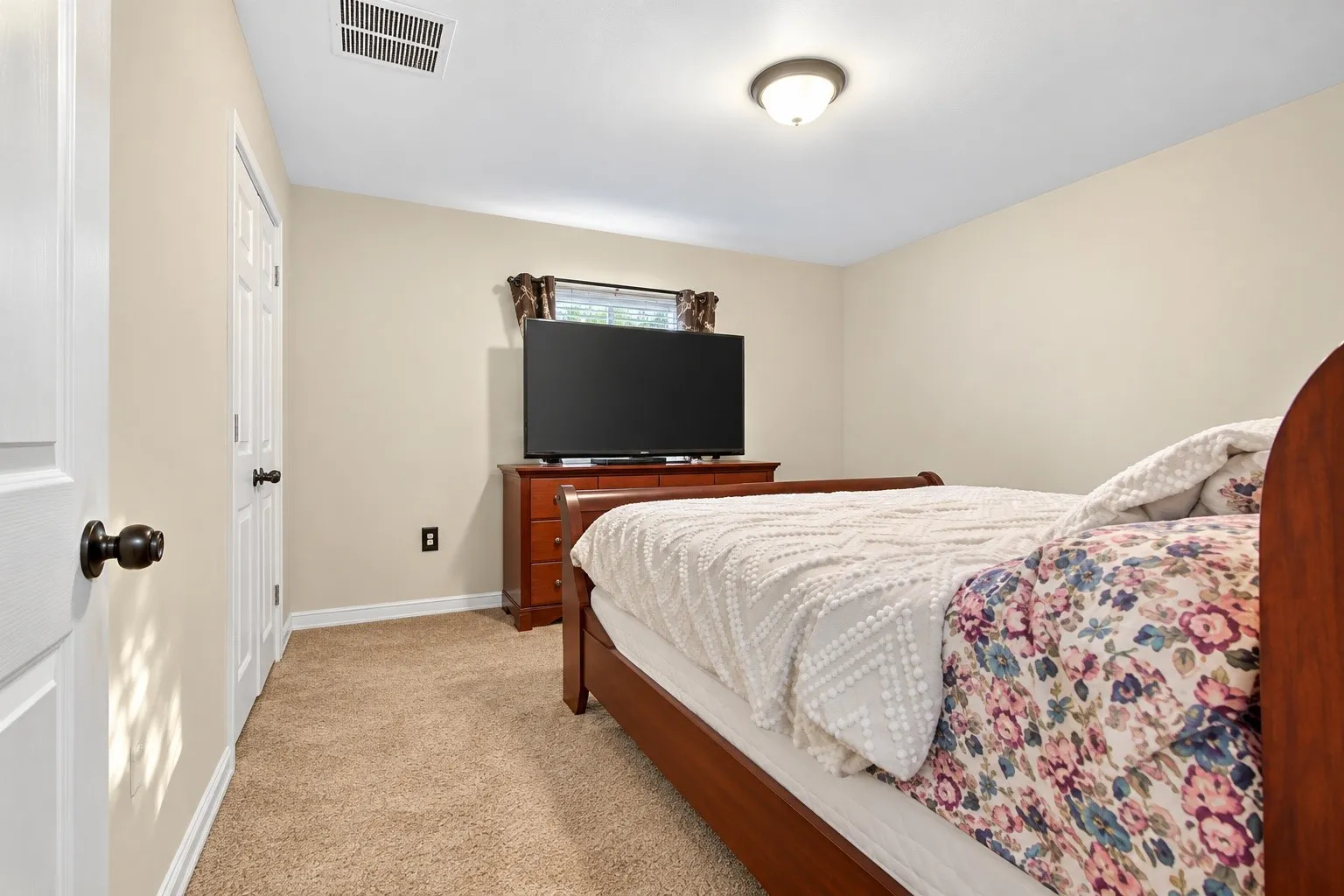 Single Family Residence For Sale in Dallas County , 2603 Custer Drive, Dallas, Texas 75216, 3 Bedroom, 2 Bathroom, Garage spaces, 1,219 Sqft, built in 2015, mls#21312393, Real Estate Agent in Dallas, Homes For Sale in Dallas county, Homes For Sale in Dallas, Realtor in Dallas Texas, Real Estate Brokerage Independent Realty Texas, Luminita Cordes Realtor