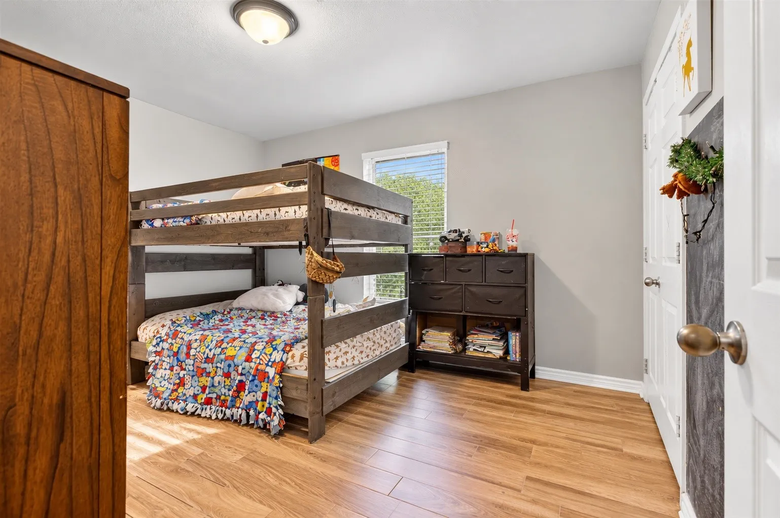 Single Family Residence For Sale in Dallas County , 2603 Custer Drive, Dallas, Texas 75216, 3 Bedroom, 2 Bathroom, Garage spaces, 1,219 Sqft, built in 2015, mls#21312393, Real Estate Agent in Dallas, Homes For Sale in Dallas county, Homes For Sale in Dallas, Realtor in Dallas Texas, Real Estate Brokerage Independent Realty Texas, Luminita Cordes Realtor