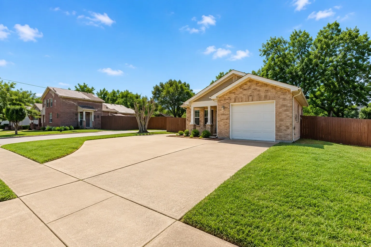 Single Family Residence For Sale in Dallas County , 2603 Custer Drive, Dallas, Texas 75216, 3 Bedroom, 2 Bathroom, Garage spaces, 1,219 Sqft, built in 2015, mls#21312393, Real Estate Agent in Dallas, Homes For Sale in Dallas county, Homes For Sale in Dallas, Realtor in Dallas Texas, Real Estate Brokerage Independent Realty Texas, Luminita Cordes Realtor