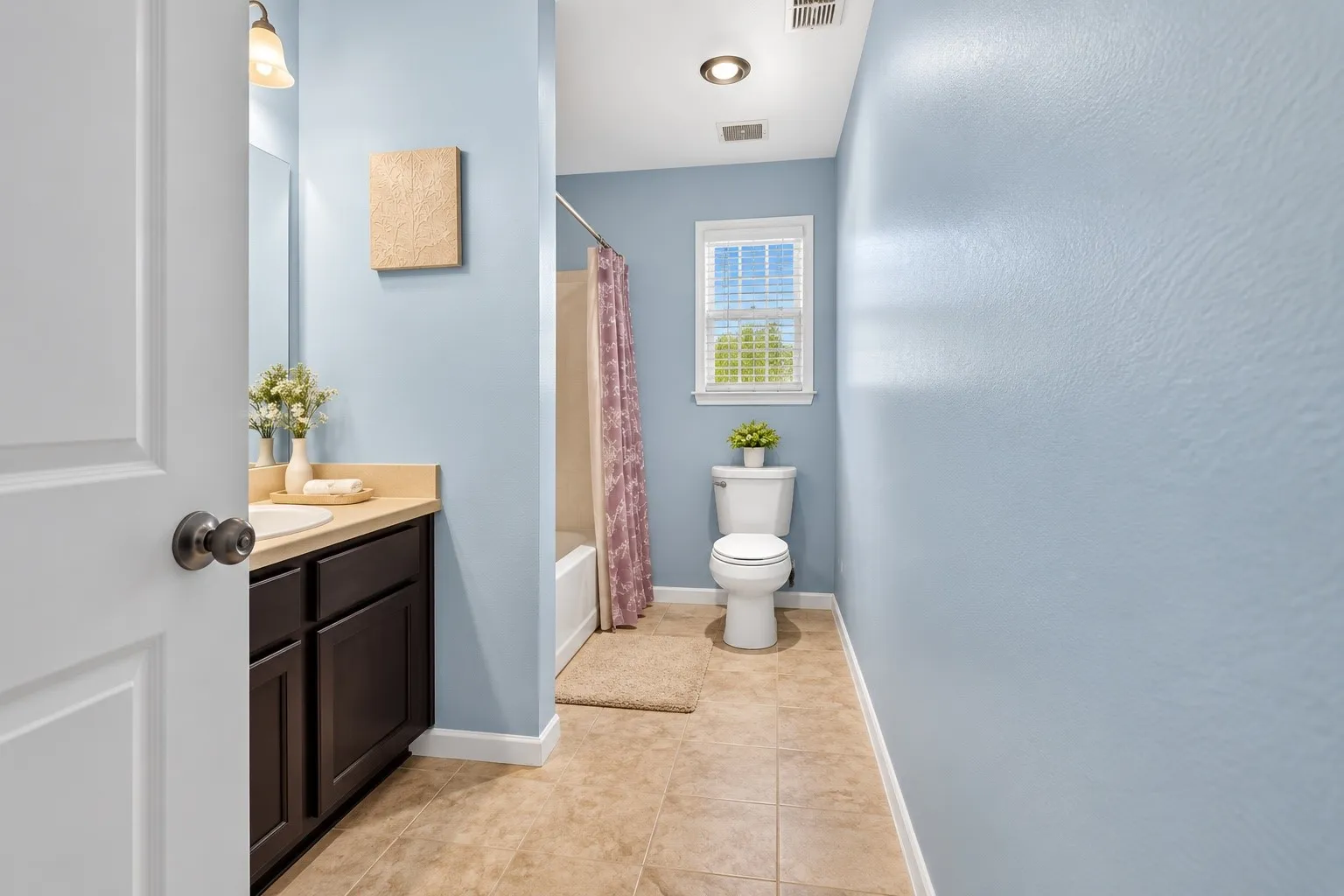 Single Family Residence For Sale in Dallas County , 2603 Custer Drive, Dallas, Texas 75216, 3 Bedroom, 2 Bathroom, Garage spaces, 1,219 Sqft, built in 2015, mls#21312393, Real Estate Agent in Dallas, Homes For Sale in Dallas county, Homes For Sale in Dallas, Realtor in Dallas Texas, Real Estate Brokerage Independent Realty Texas, Luminita Cordes Realtor