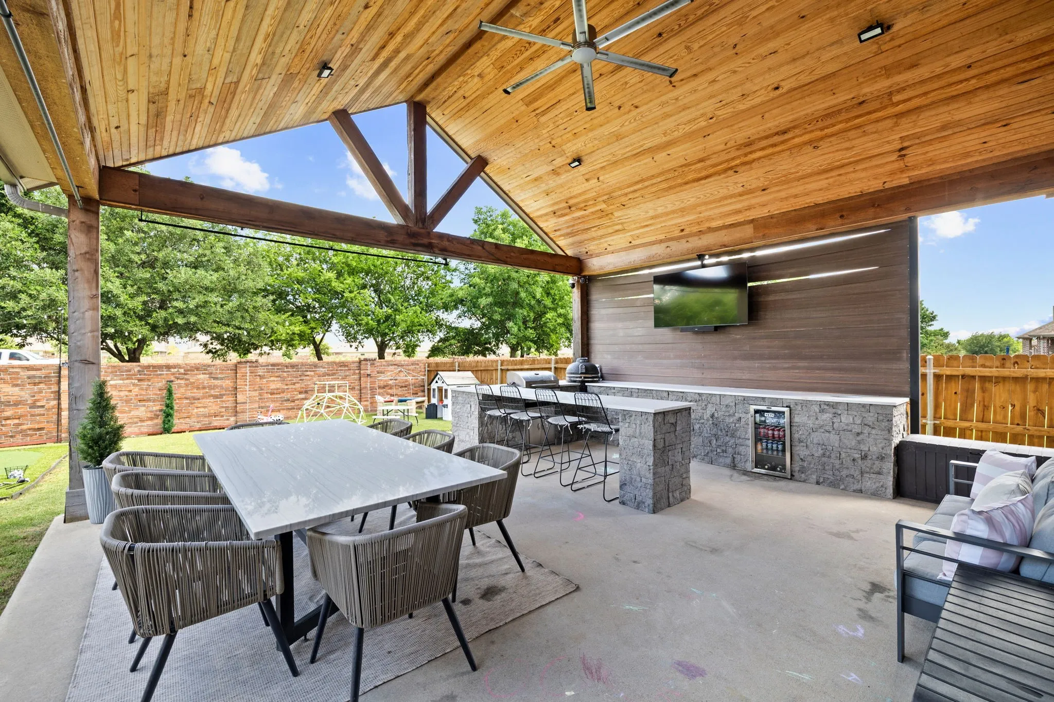 Single Family Residence For Sale in Kaufman County , 1032 Edgefield Lane, Forney, Texas 75126, 4 Bedroom, 3 Bathroom, 3 Garage spaces, 3,264 Sqft, built in 2014, mls#21293782, Real Estate Agent in Forney, Homes For Sale in Kaufman county, Homes For Sale in Forney, Realtor in Forney Texas, Real Estate Brokerage Independent Realty Texas, Luminita Cordes Realtor