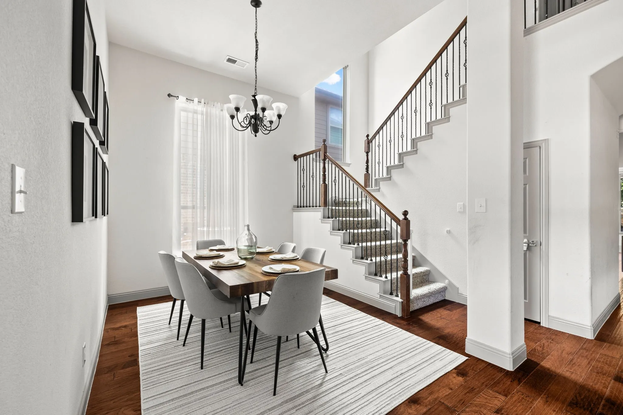 Single Family Residence For Sale in Kaufman County , 1032 Edgefield Lane, Forney, Texas 75126, 4 Bedroom, 3 Bathroom, 3 Garage spaces, 3,264 Sqft, built in 2014, mls#21293782, Real Estate Agent in Forney, Homes For Sale in Kaufman county, Homes For Sale in Forney, Realtor in Forney Texas, Real Estate Brokerage Independent Realty Texas, Luminita Cordes Realtor