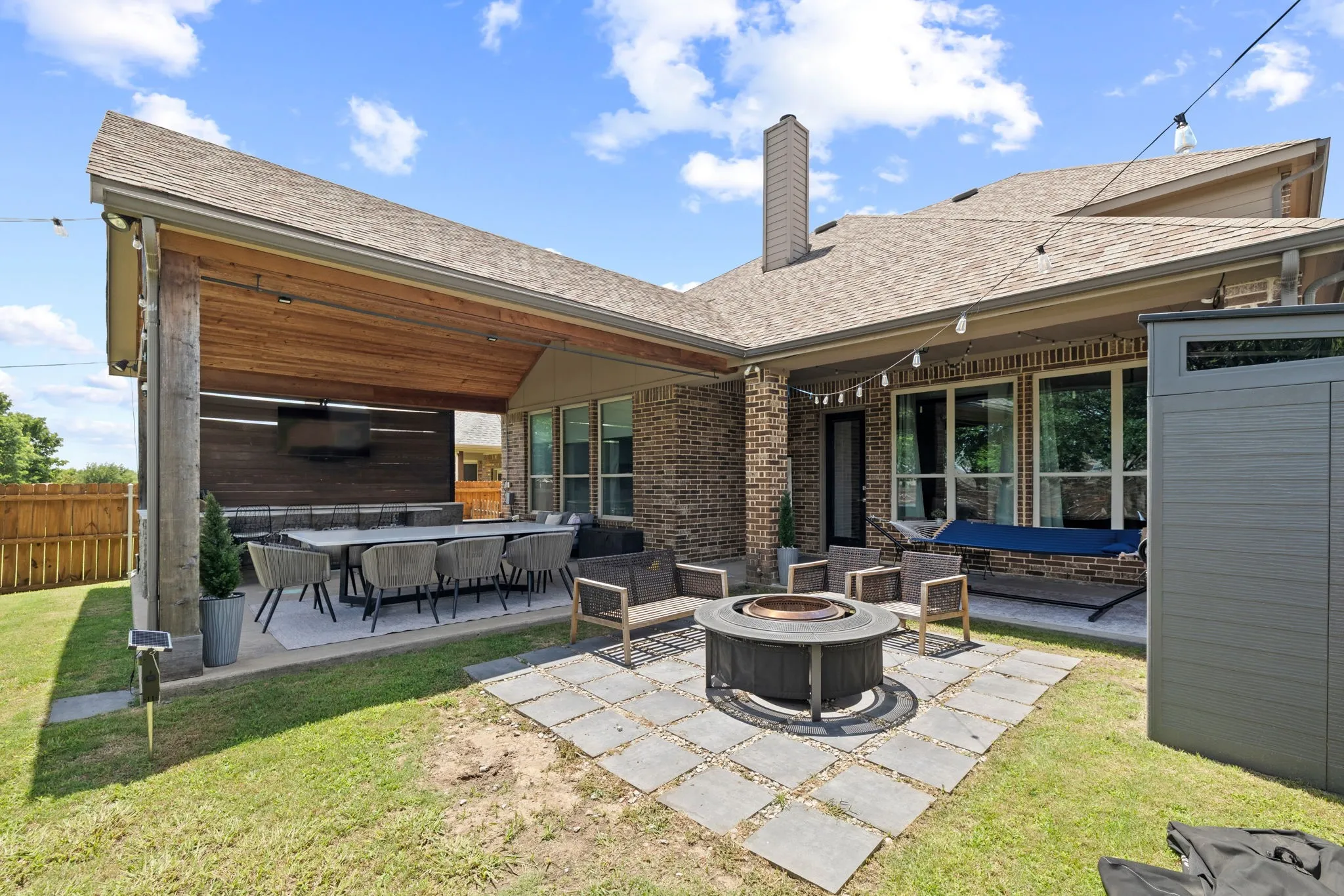 Single Family Residence For Sale in Kaufman County , 1032 Edgefield Lane, Forney, Texas 75126, 4 Bedroom, 3 Bathroom, 3 Garage spaces, 3,264 Sqft, built in 2014, mls#21293782, Real Estate Agent in Forney, Homes For Sale in Kaufman county, Homes For Sale in Forney, Realtor in Forney Texas, Real Estate Brokerage Independent Realty Texas, Luminita Cordes Realtor