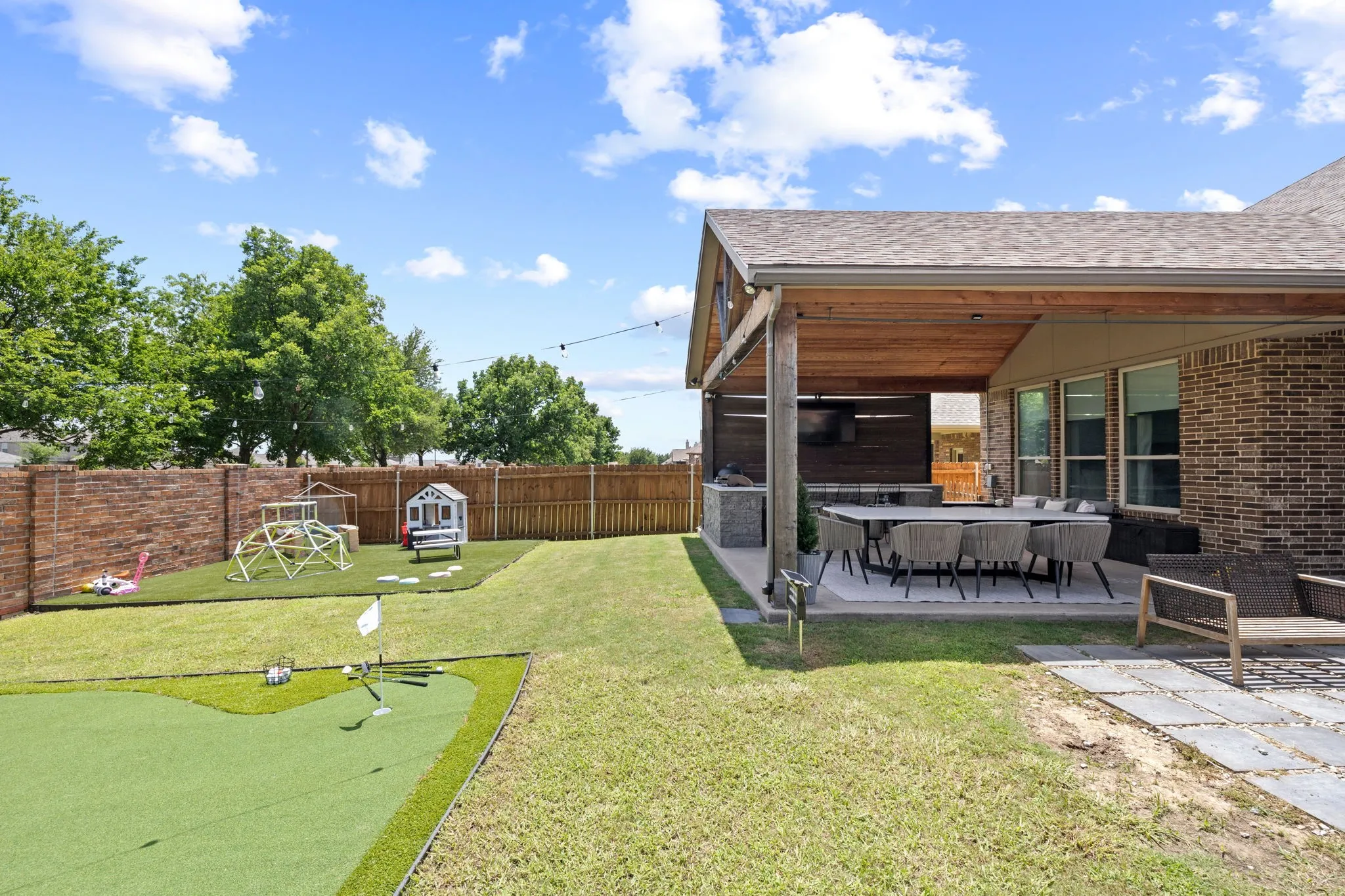 Single Family Residence For Sale in Kaufman County , 1032 Edgefield Lane, Forney, Texas 75126, 4 Bedroom, 3 Bathroom, 3 Garage spaces, 3,264 Sqft, built in 2014, mls#21293782, Real Estate Agent in Forney, Homes For Sale in Kaufman county, Homes For Sale in Forney, Realtor in Forney Texas, Real Estate Brokerage Independent Realty Texas, Luminita Cordes Realtor