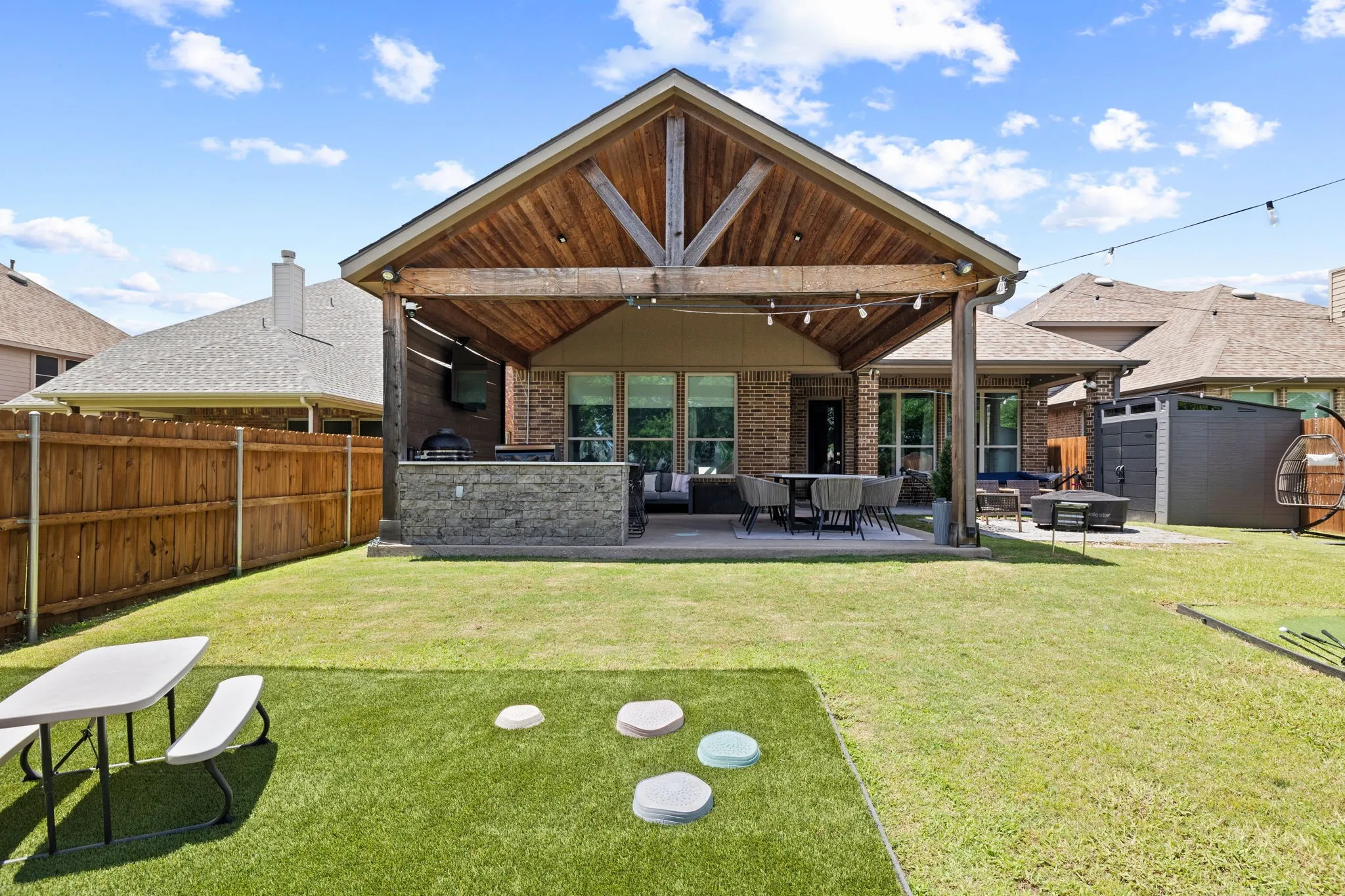 Single Family Residence For Sale in Kaufman County , 1032 Edgefield Lane, Forney, Texas 75126, 4 Bedroom, 3 Bathroom, 3 Garage spaces, 3,264 Sqft, built in 2014, mls#21293782, Real Estate Agent in Forney, Homes For Sale in Kaufman county, Homes For Sale in Forney, Realtor in Forney Texas, Real Estate Brokerage Independent Realty Texas, Luminita Cordes Realtor