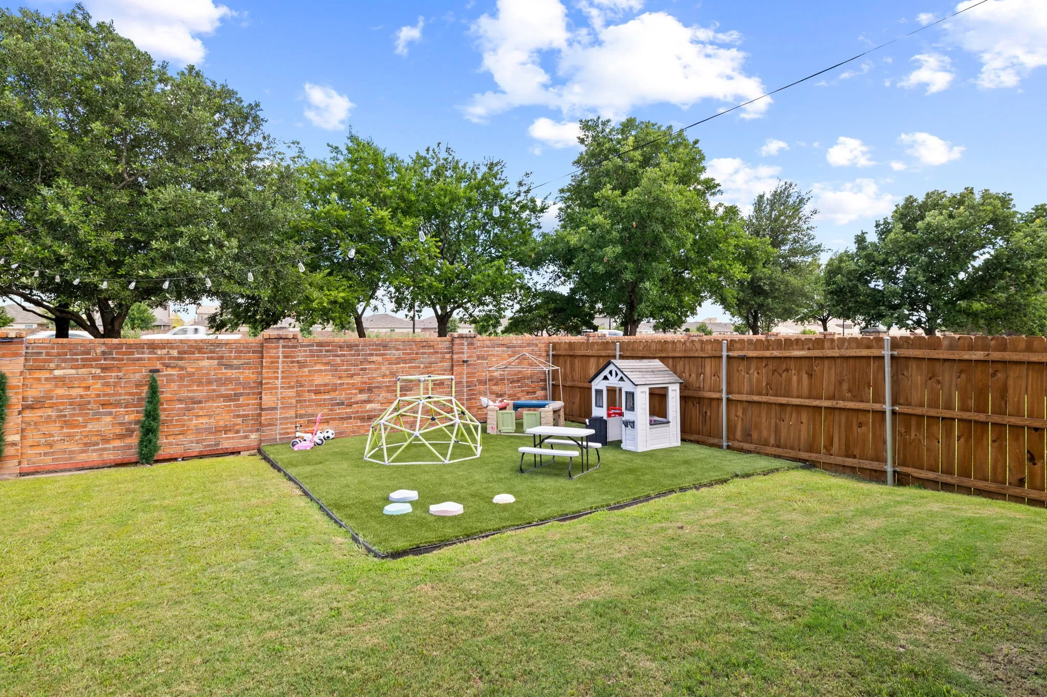 Single Family Residence For Sale in Kaufman County , 1032 Edgefield Lane, Forney, Texas 75126, 4 Bedroom, 3 Bathroom, 3 Garage spaces, 3,264 Sqft, built in 2014, mls#21293782, Real Estate Agent in Forney, Homes For Sale in Kaufman county, Homes For Sale in Forney, Realtor in Forney Texas, Real Estate Brokerage Independent Realty Texas, Luminita Cordes Realtor