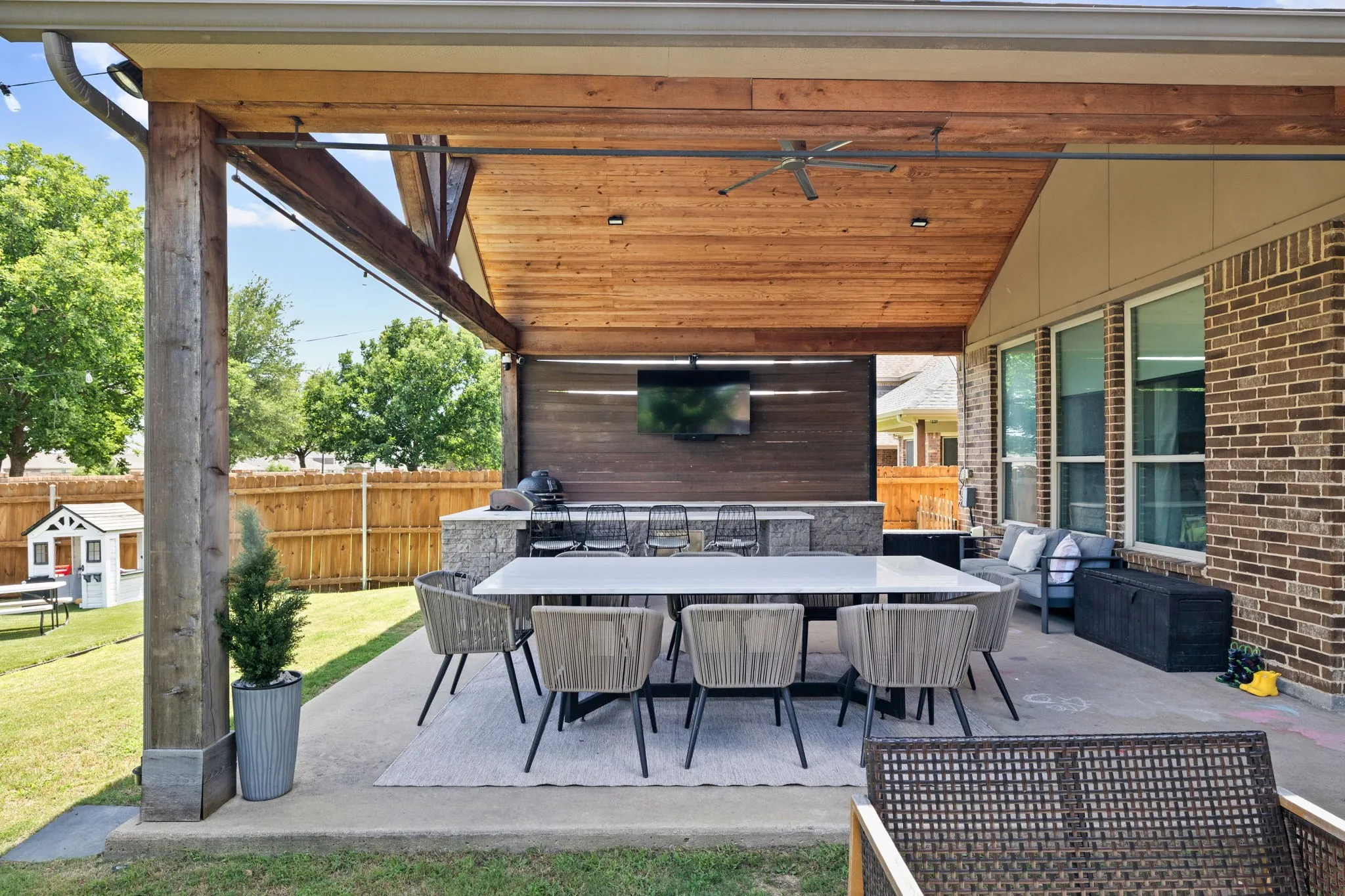 Single Family Residence For Sale in Kaufman County , 1032 Edgefield Lane, Forney, Texas 75126, 4 Bedroom, 3 Bathroom, 3 Garage spaces, 3,264 Sqft, built in 2014, mls#21293782, Real Estate Agent in Forney, Homes For Sale in Kaufman county, Homes For Sale in Forney, Realtor in Forney Texas, Real Estate Brokerage Independent Realty Texas, Luminita Cordes Realtor