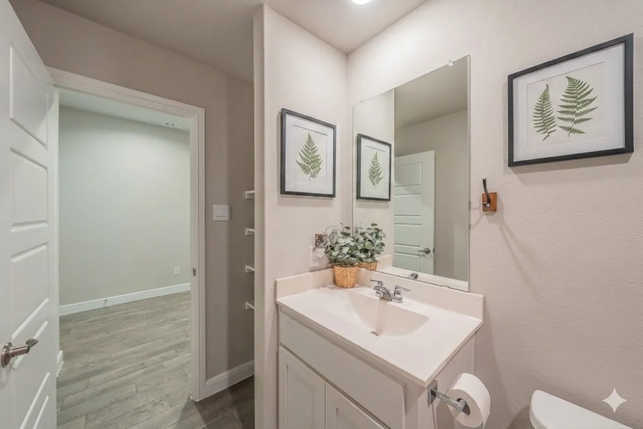 Another view of full bathroom