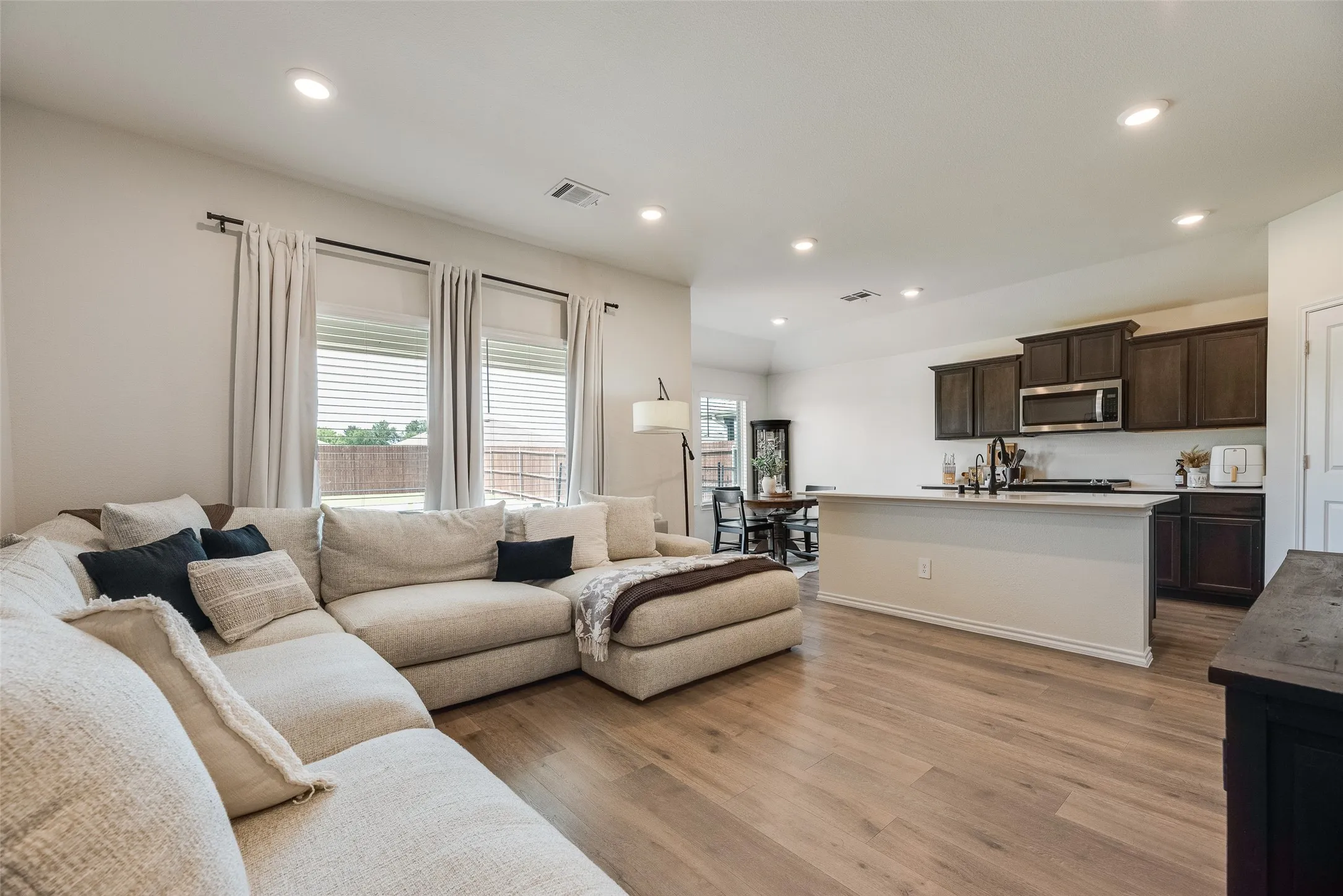 Single Family Residence For Sale in Collin County , 720 Lighthouse Street, Princeton, Texas 75407, 2 Bedroom, 2 Bathroom, 2 Garage spaces, 1,099 Sqft, built in 2024, mls#21290190, Real Estate Agent in Princeton, Homes For Sale in Collin county, Homes For Sale in Princeton, Realtor in Princeton Texas, Real Estate Brokerage Independent Realty Texas, Luminita Cordes Realtor