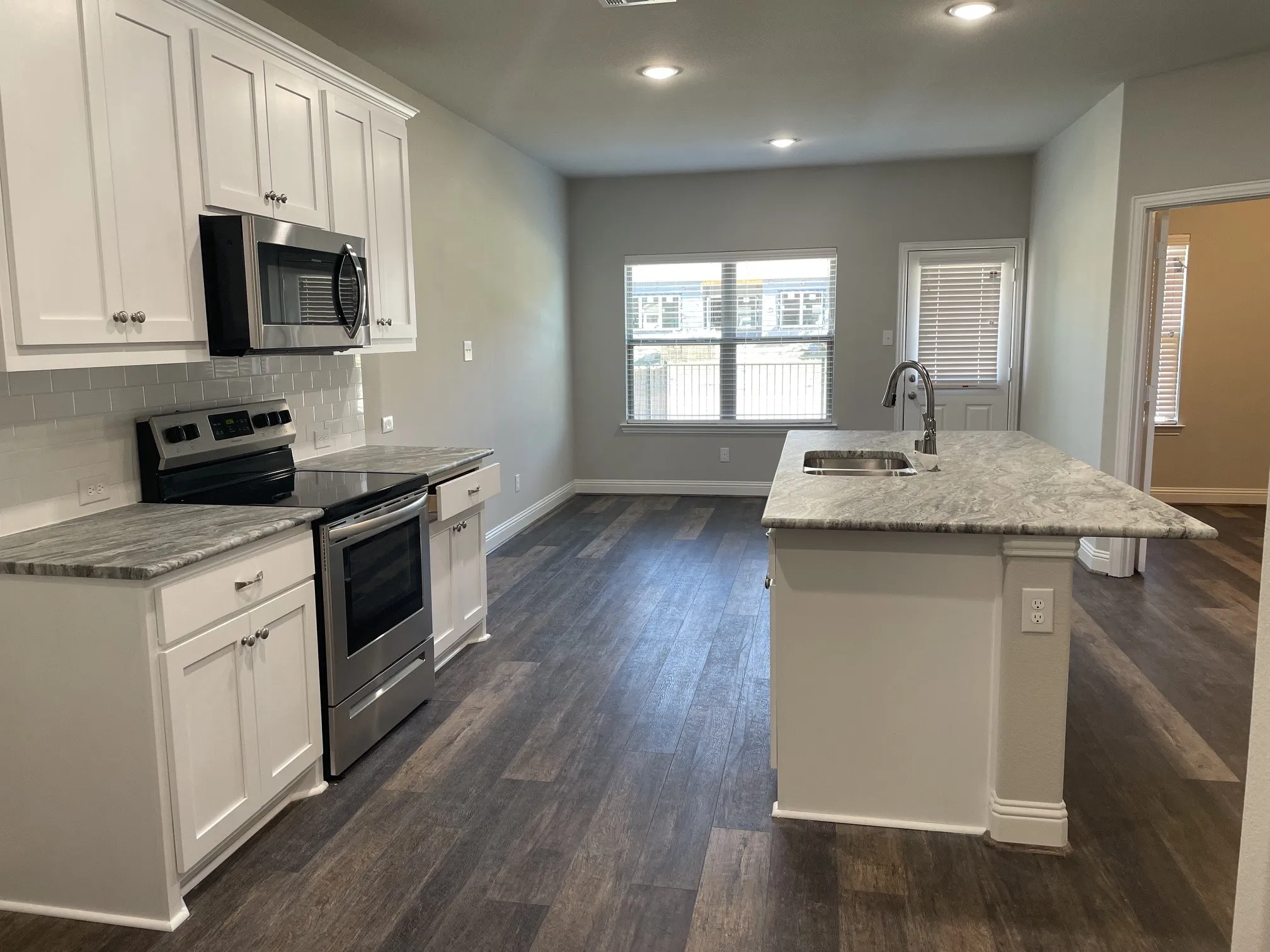 Townhouse For Rent in Hunt County , 6810 Jade Drive, Greenville, Texas 75402, 3 Bedroom, 3 Bathroom, 2 Garage spaces, 1,994 Sqft, built in 2021, mls#21308521, Real Estate Agent in Greenville, Homes For Rent in Hunt county, Homes For Rent in Greenville, Realtor in Greenville Texas, Real Estate Brokerage Independent Realty Texas, Luminita Cordes Realtor