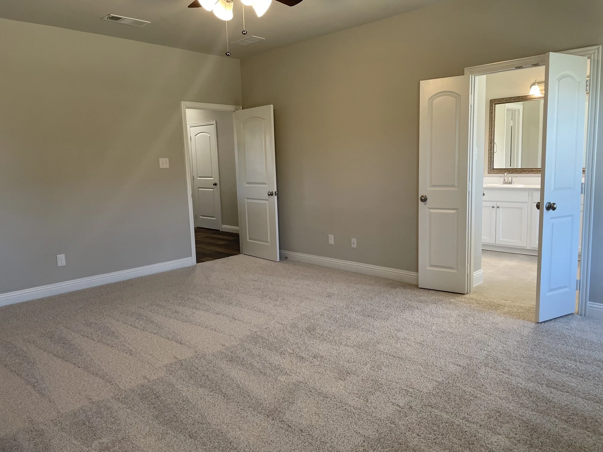 Townhouse For Rent in Hunt County , 6810 Jade Drive, Greenville, Texas 75402, 3 Bedroom, 3 Bathroom, 2 Garage spaces, 1,994 Sqft, built in 2021, mls#21308521, Real Estate Agent in Greenville, Homes For Rent in Hunt county, Homes For Rent in Greenville, Realtor in Greenville Texas, Real Estate Brokerage Independent Realty Texas, Luminita Cordes Realtor