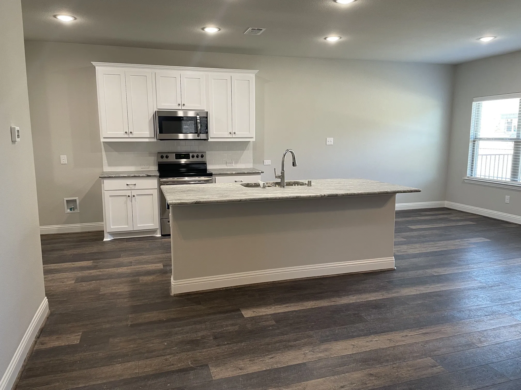 Townhouse For Rent in Hunt County , 6810 Jade Drive, Greenville, Texas 75402, 3 Bedroom, 3 Bathroom, 2 Garage spaces, 1,994 Sqft, built in 2021, mls#21308521, Real Estate Agent in Greenville, Homes For Rent in Hunt county, Homes For Rent in Greenville, Realtor in Greenville Texas, Real Estate Brokerage Independent Realty Texas, Luminita Cordes Realtor