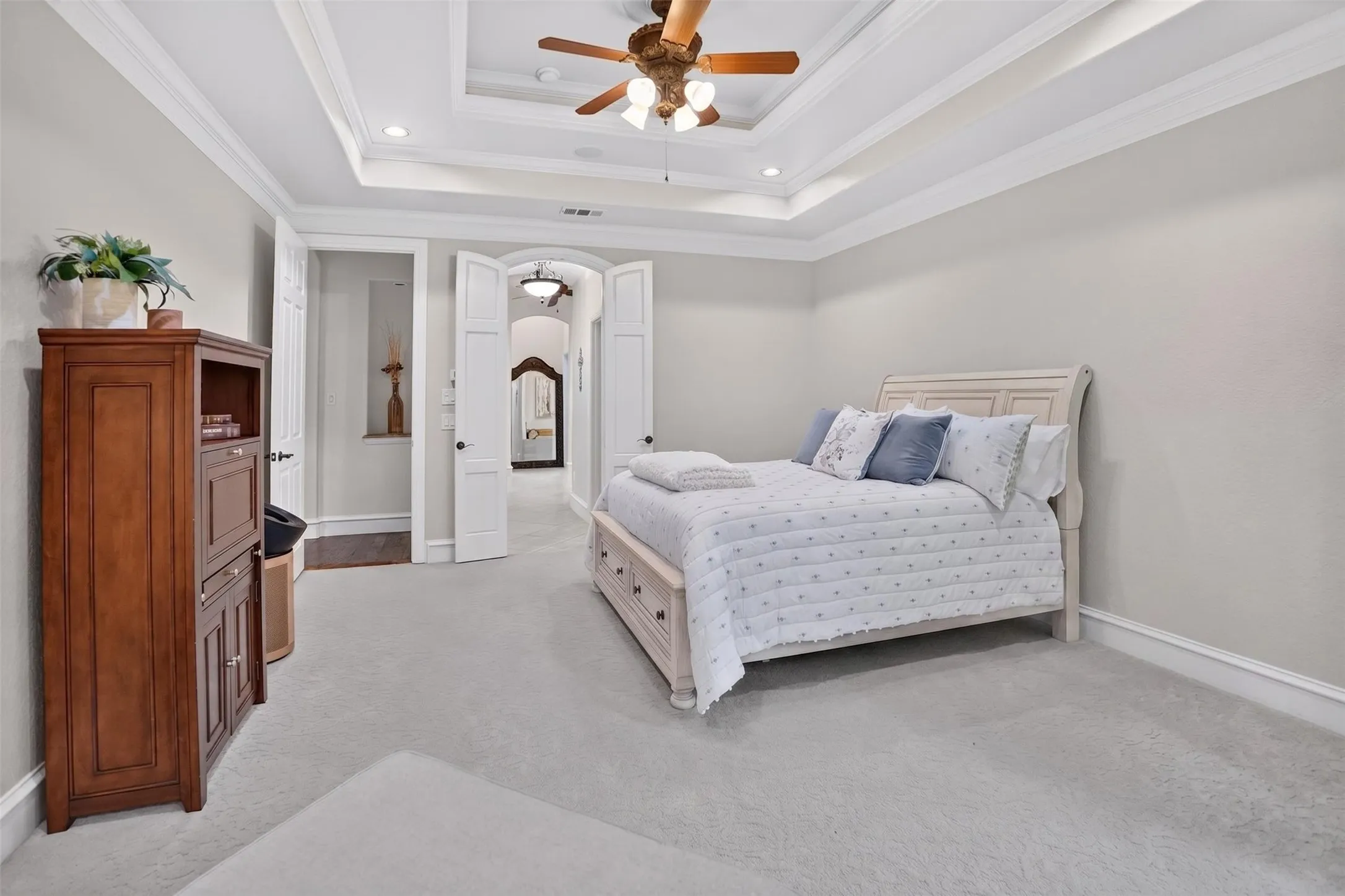 Single Family Residence For Sale in Tarrant County , 1012 Brae Court, Fort Worth, Texas 76111, 4 Bedroom, 4 Bathroom, 2 Garage spaces, 3,909 Sqft, built in 2005, mls#21311376, Real Estate Agent in Fort Worth, Homes For Sale in Tarrant county, Homes For Sale in Fort Worth, Realtor in Fort Worth Texas, Real Estate Brokerage Independent Realty Texas, Luminita Cordes Realtor