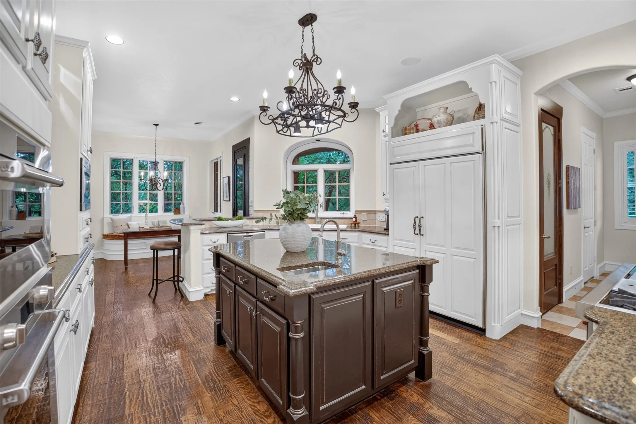 Single Family Residence For Sale in Tarrant County , 1012 Brae Court, Fort Worth, Texas 76111, 4 Bedroom, 4 Bathroom, 2 Garage spaces, 3,909 Sqft, built in 2005, mls#21311376, Real Estate Agent in Fort Worth, Homes For Sale in Tarrant county, Homes For Sale in Fort Worth, Realtor in Fort Worth Texas, Real Estate Brokerage Independent Realty Texas, Luminita Cordes Realtor
