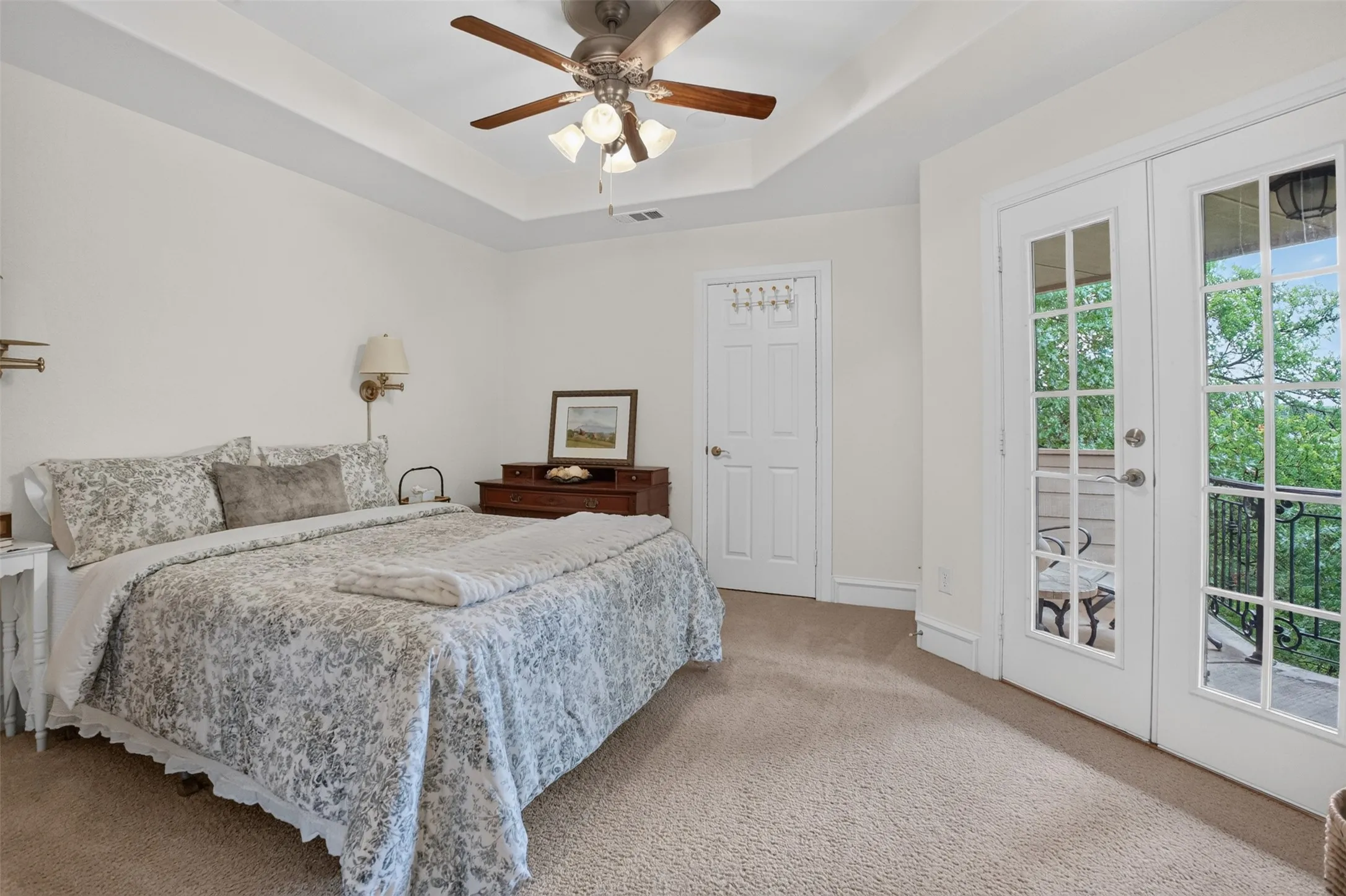 Single Family Residence For Sale in Tarrant County , 1012 Brae Court, Fort Worth, Texas 76111, 4 Bedroom, 4 Bathroom, 2 Garage spaces, 3,909 Sqft, built in 2005, mls#21311376, Real Estate Agent in Fort Worth, Homes For Sale in Tarrant county, Homes For Sale in Fort Worth, Realtor in Fort Worth Texas, Real Estate Brokerage Independent Realty Texas, Luminita Cordes Realtor