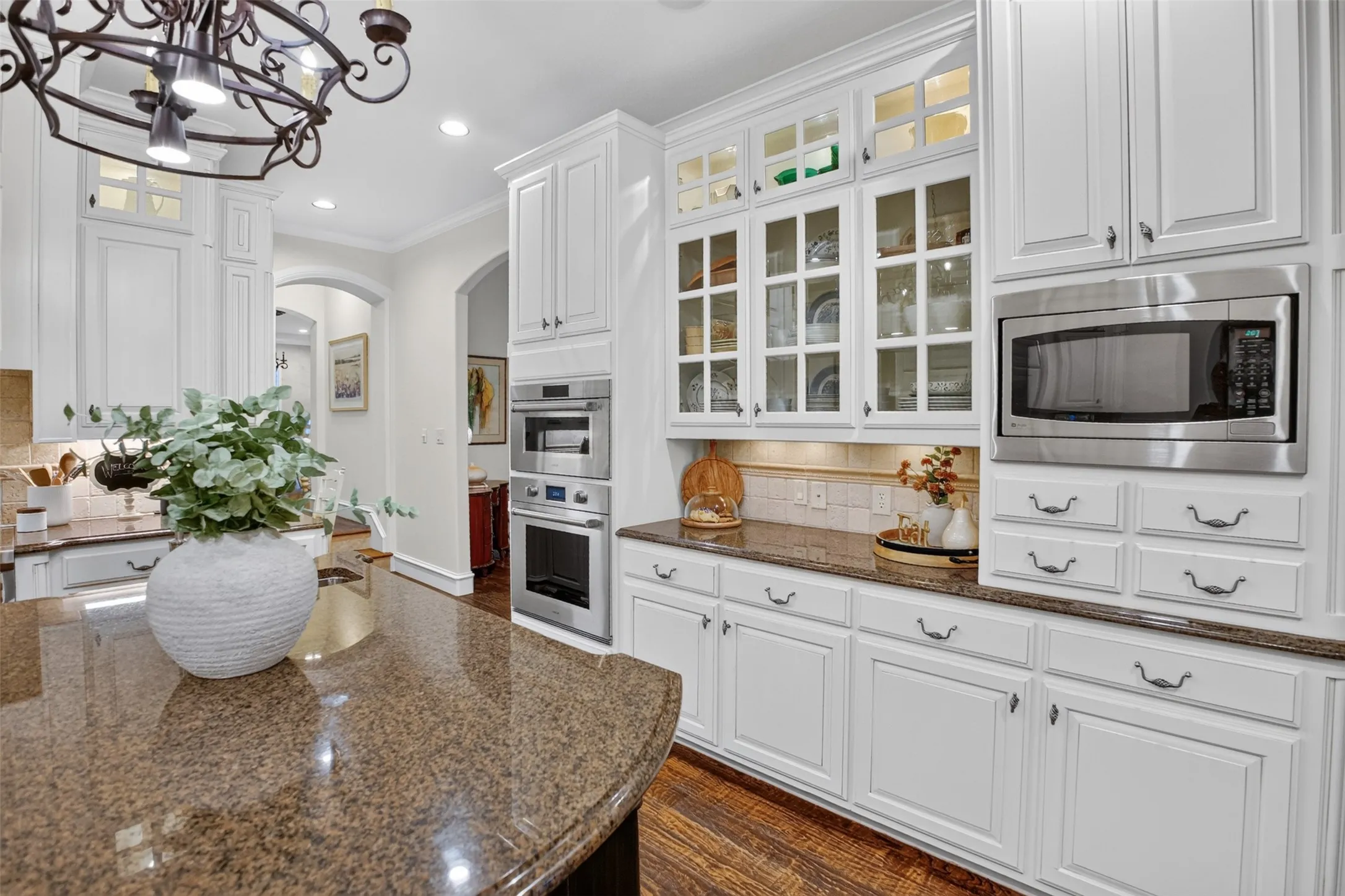 Single Family Residence For Sale in Tarrant County , 1012 Brae Court, Fort Worth, Texas 76111, 4 Bedroom, 4 Bathroom, 2 Garage spaces, 3,909 Sqft, built in 2005, mls#21311376, Real Estate Agent in Fort Worth, Homes For Sale in Tarrant county, Homes For Sale in Fort Worth, Realtor in Fort Worth Texas, Real Estate Brokerage Independent Realty Texas, Luminita Cordes Realtor