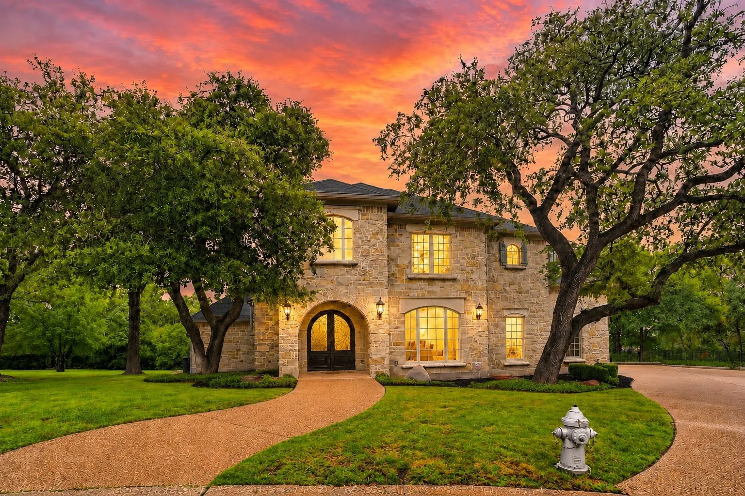 Single Family Residence For Sale in Tarrant County , 1012 Brae Court, Fort Worth, Texas 76111, 4 Bedroom, 4 Bathroom, 2 Garage spaces, 3,909 Sqft, built in 2005, mls#21311376, Real Estate Agent in Fort Worth, Homes For Sale in Tarrant county, Homes For Sale in Fort Worth, Realtor in Fort Worth Texas, Real Estate Brokerage Independent Realty Texas, Luminita Cordes Realtor