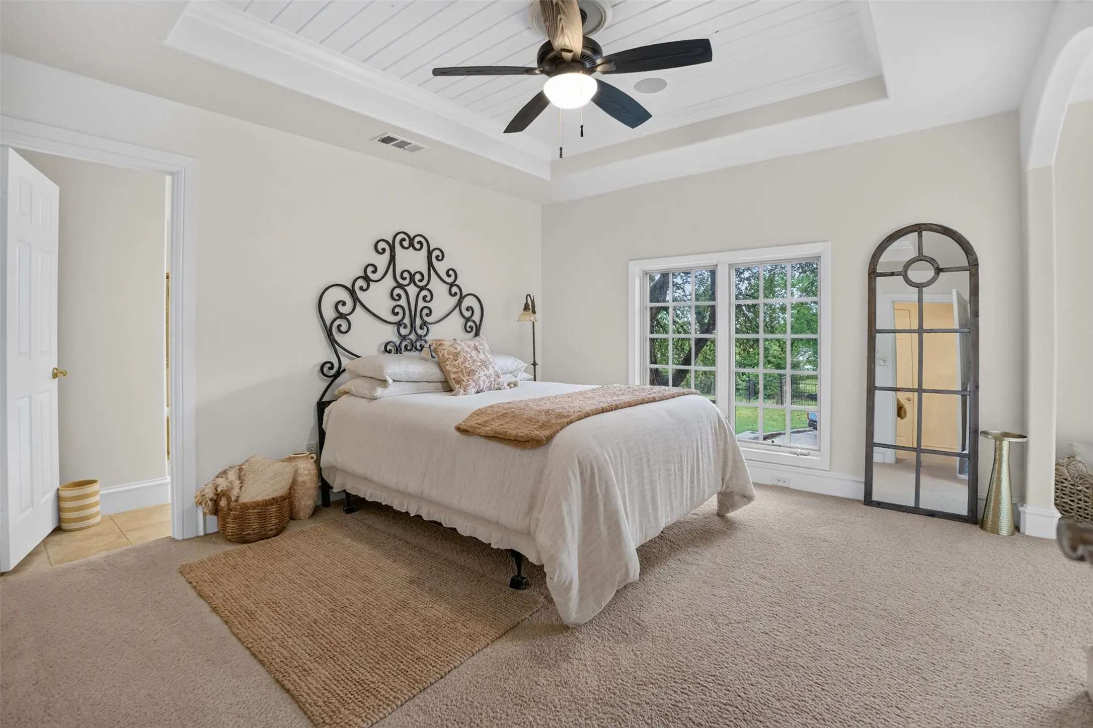 Single Family Residence For Sale in Tarrant County , 1012 Brae Court, Fort Worth, Texas 76111, 4 Bedroom, 4 Bathroom, 2 Garage spaces, 3,909 Sqft, built in 2005, mls#21311376, Real Estate Agent in Fort Worth, Homes For Sale in Tarrant county, Homes For Sale in Fort Worth, Realtor in Fort Worth Texas, Real Estate Brokerage Independent Realty Texas, Luminita Cordes Realtor