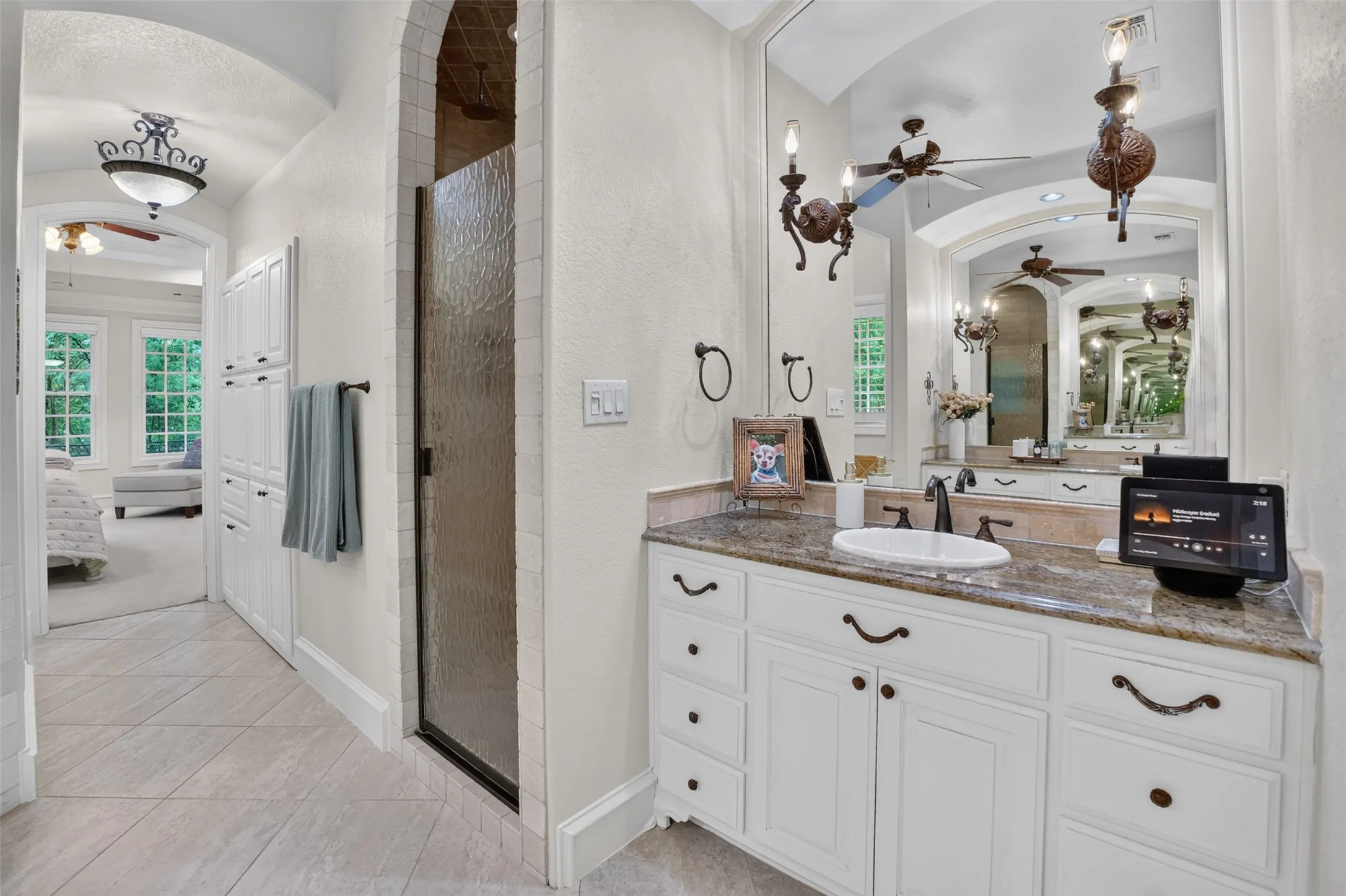 Single Family Residence For Sale in Tarrant County , 1012 Brae Court, Fort Worth, Texas 76111, 4 Bedroom, 4 Bathroom, 2 Garage spaces, 3,909 Sqft, built in 2005, mls#21311376, Real Estate Agent in Fort Worth, Homes For Sale in Tarrant county, Homes For Sale in Fort Worth, Realtor in Fort Worth Texas, Real Estate Brokerage Independent Realty Texas, Luminita Cordes Realtor