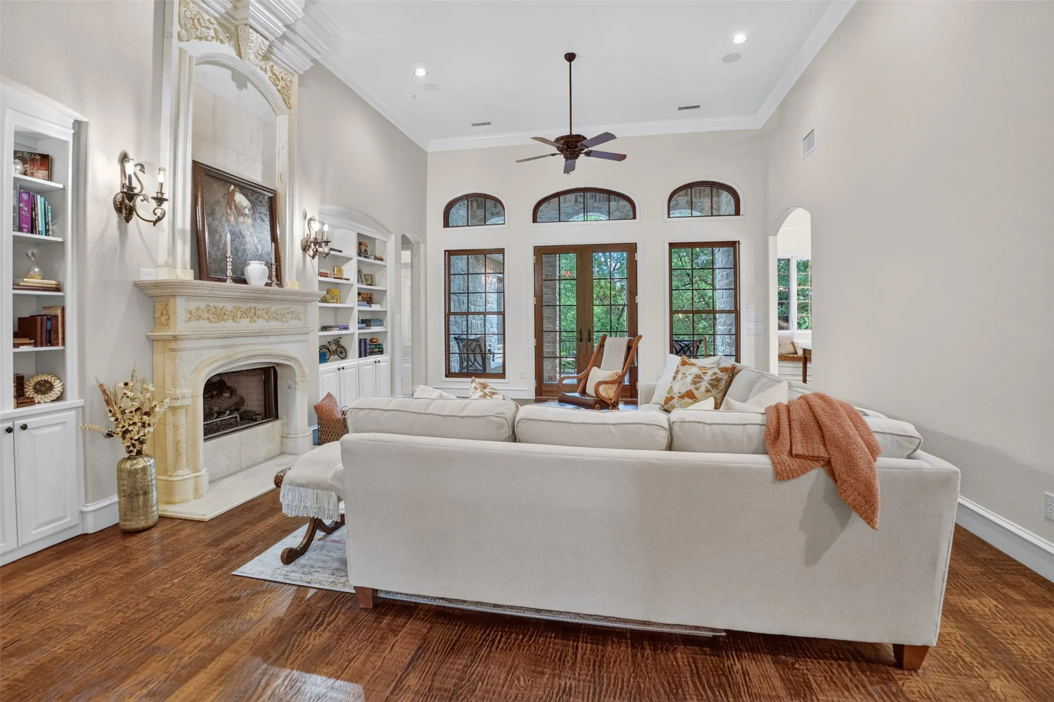 Single Family Residence For Sale in Tarrant County , 1012 Brae Court, Fort Worth, Texas 76111, 4 Bedroom, 4 Bathroom, 2 Garage spaces, 3,909 Sqft, built in 2005, mls#21311376, Real Estate Agent in Fort Worth, Homes For Sale in Tarrant county, Homes For Sale in Fort Worth, Realtor in Fort Worth Texas, Real Estate Brokerage Independent Realty Texas, Luminita Cordes Realtor