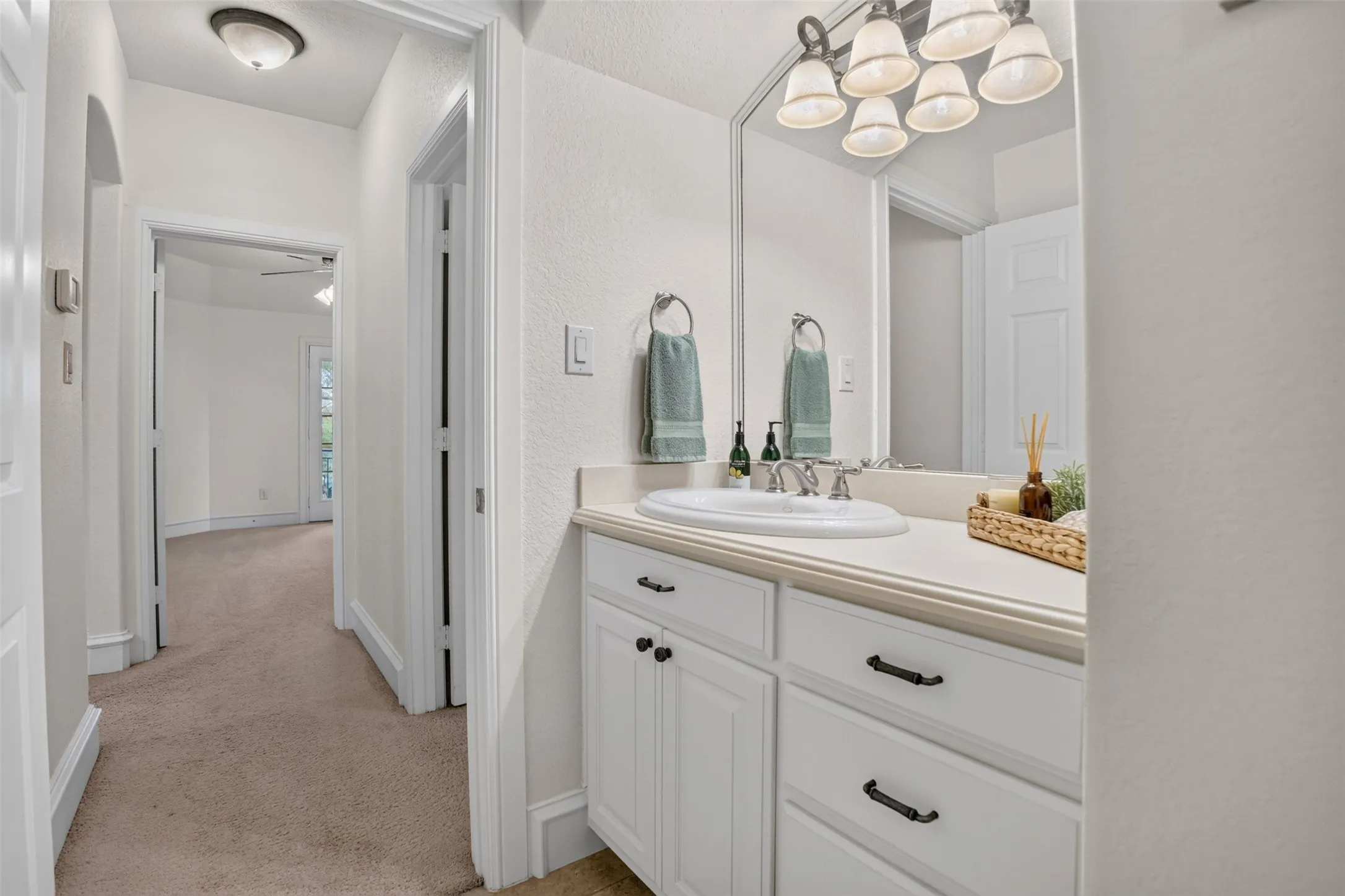 Single Family Residence For Sale in Tarrant County , 1012 Brae Court, Fort Worth, Texas 76111, 4 Bedroom, 4 Bathroom, 2 Garage spaces, 3,909 Sqft, built in 2005, mls#21311376, Real Estate Agent in Fort Worth, Homes For Sale in Tarrant county, Homes For Sale in Fort Worth, Realtor in Fort Worth Texas, Real Estate Brokerage Independent Realty Texas, Luminita Cordes Realtor