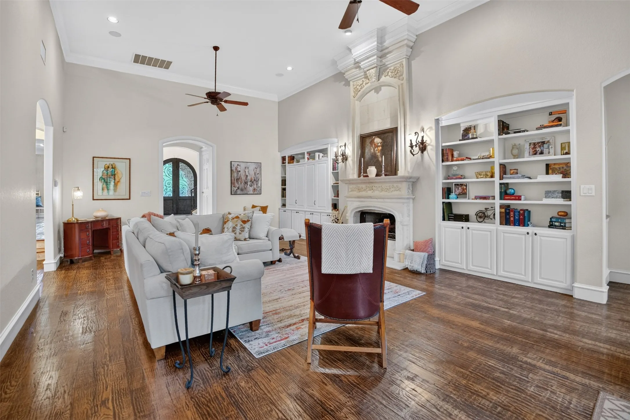 Single Family Residence For Sale in Tarrant County , 1012 Brae Court, Fort Worth, Texas 76111, 4 Bedroom, 4 Bathroom, 2 Garage spaces, 3,909 Sqft, built in 2005, mls#21311376, Real Estate Agent in Fort Worth, Homes For Sale in Tarrant county, Homes For Sale in Fort Worth, Realtor in Fort Worth Texas, Real Estate Brokerage Independent Realty Texas, Luminita Cordes Realtor