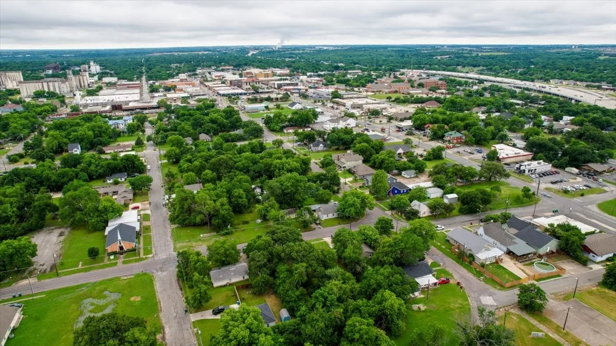 Unimproved Land For Sale in Grayson County , 209 E College Street, Sherman, Texas 75090, 0, 0, Garage spaces, 0 Sqft, built in 0, mls#21305634, Real Estate Agent in Sherman, Homes For Sale in Grayson county, Homes For Sale in Sherman, Realtor in Sherman Texas, Real Estate Brokerage Independent Realty Texas, Luminita Cordes Realtor