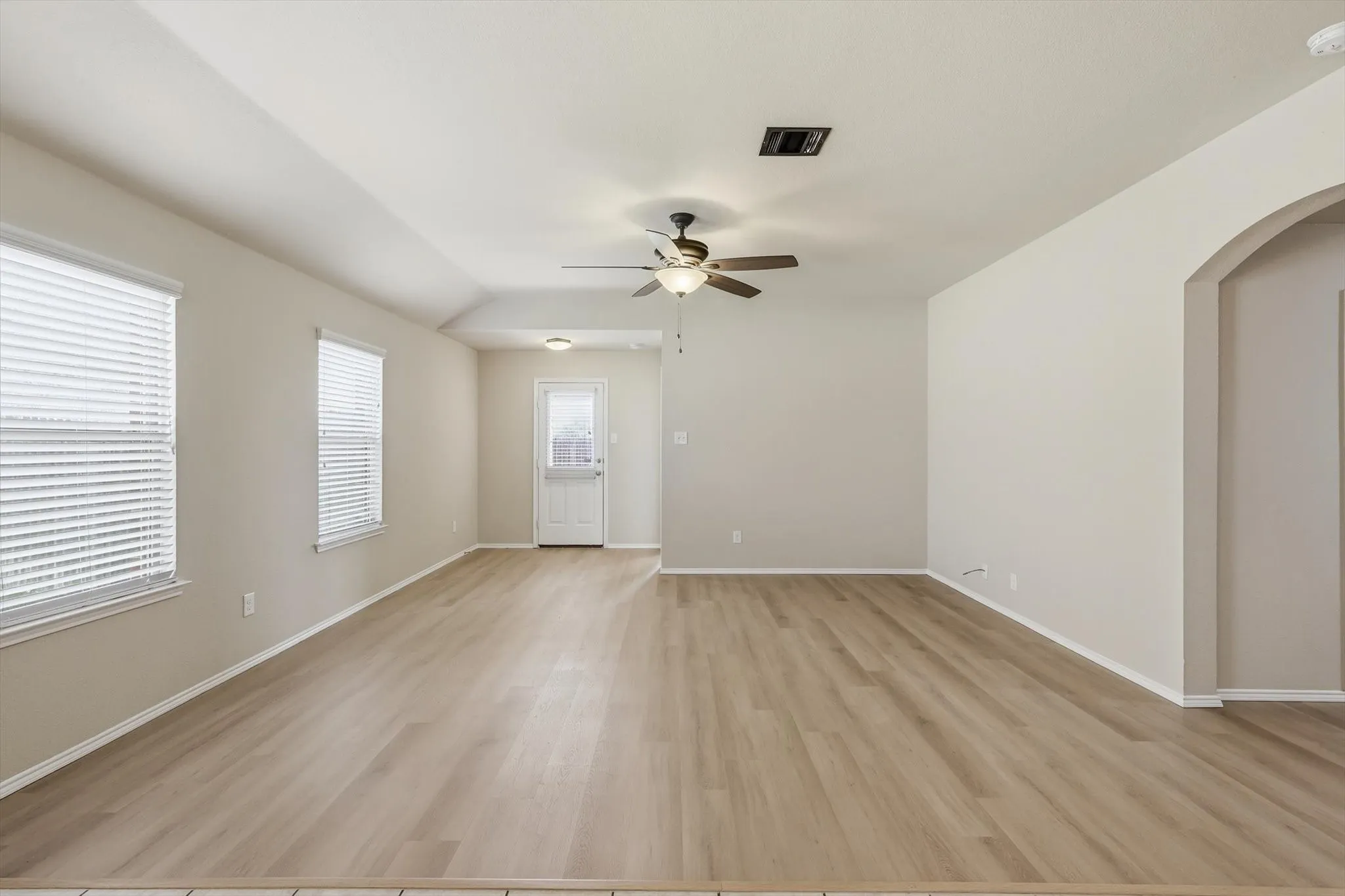 Single Family Residence For Sale in Collin County , 2334 Triston Street, Anna, Texas 75409, 4 Bedroom, 2 Bathroom, 2 Garage spaces, 1,892 Sqft, built in 2017, mls#21312435, Real Estate Agent in Anna, Homes For Sale in Collin county, Homes For Sale in Anna, Realtor in Anna Texas, Real Estate Brokerage Independent Realty Texas, Luminita Cordes Realtor