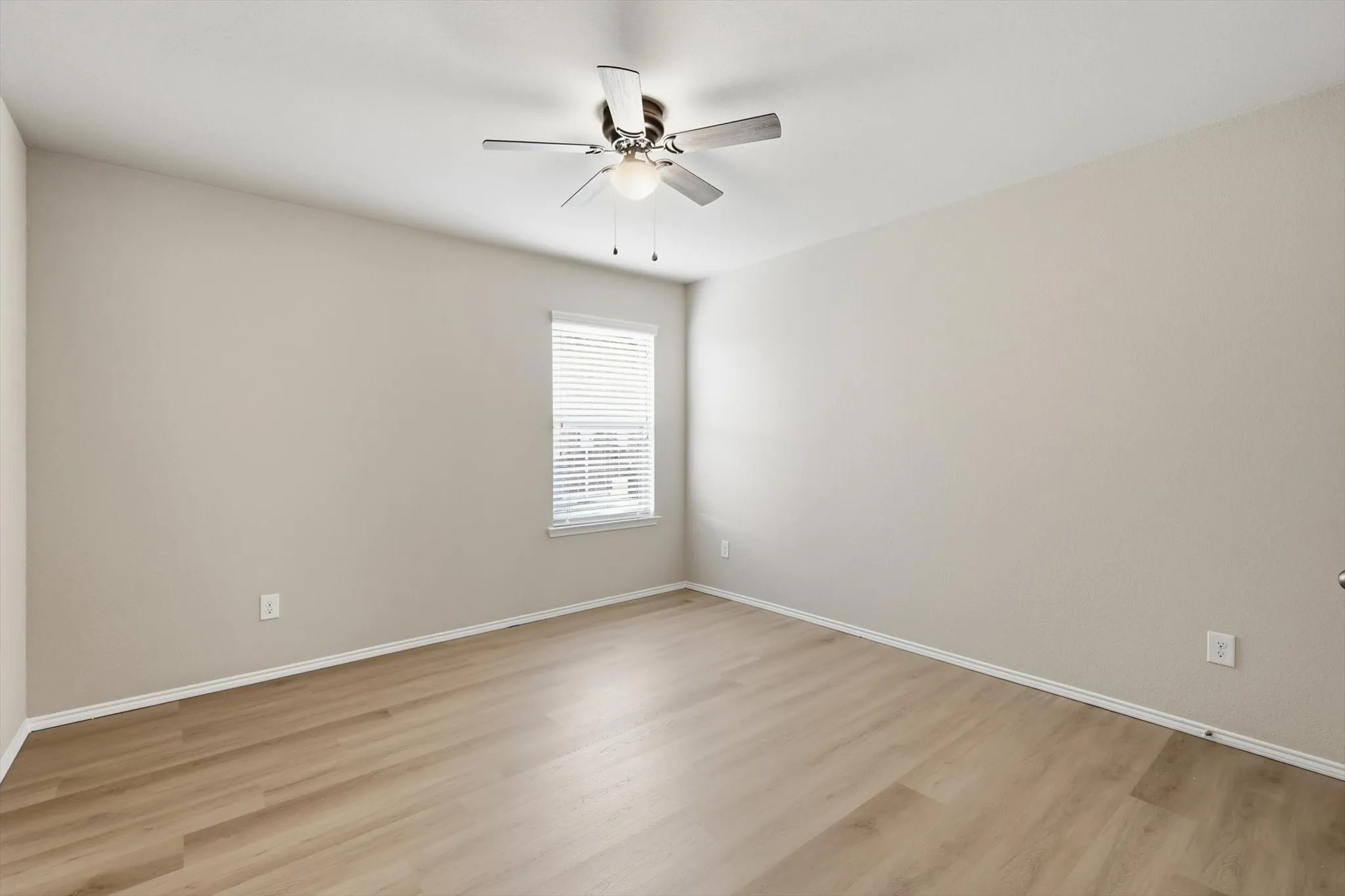 Single Family Residence For Sale in Collin County , 2334 Triston Street, Anna, Texas 75409, 4 Bedroom, 2 Bathroom, 2 Garage spaces, 1,892 Sqft, built in 2017, mls#21312435, Real Estate Agent in Anna, Homes For Sale in Collin county, Homes For Sale in Anna, Realtor in Anna Texas, Real Estate Brokerage Independent Realty Texas, Luminita Cordes Realtor