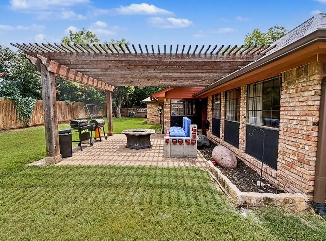 Single Family Residence For Sale in Tarrant County , 3658 Snow Creek Drive, Fort Worth, Texas 76008, 4 Bedroom, 2 Bathroom, 2 Garage spaces, 2,784 Sqft, built in 1984, mls#21312442, Real Estate Agent in Fort Worth, Homes For Sale in Tarrant county, Homes For Sale in Fort Worth, Realtor in Fort Worth Texas, Real Estate Brokerage Independent Realty Texas, Luminita Cordes Realtor