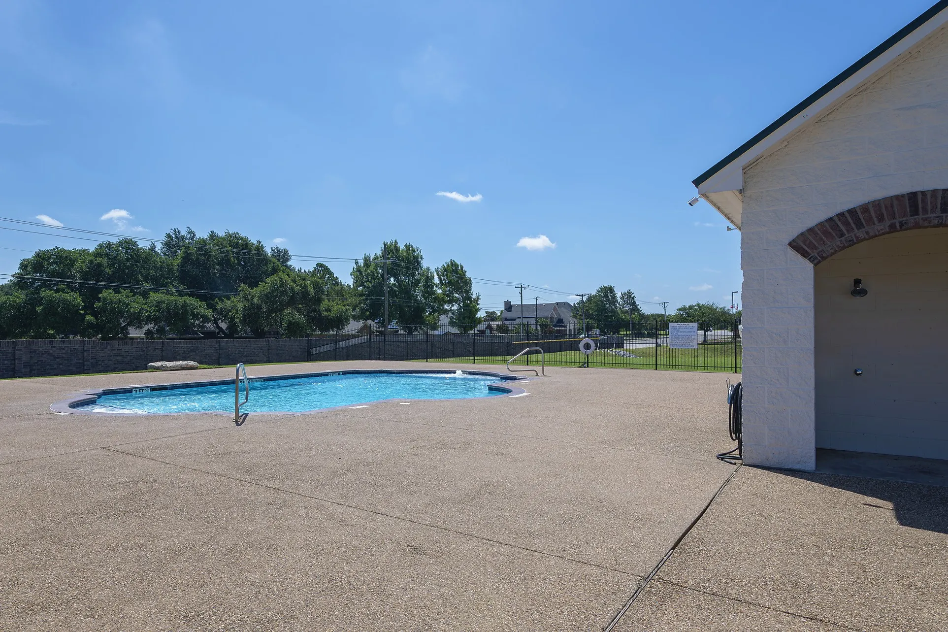 Single Family Residence For Sale in Johnson County , 815 Chestnut Grove Drive, Cleburne, Texas 76033, 3 Bedroom, 2 Bathroom, 2 Garage spaces, 2,179 Sqft, built in 2018, mls#21309900, Real Estate Agent in Cleburne, Homes For Sale in Johnson county, Homes For Sale in Cleburne, Realtor in Cleburne Texas, Real Estate Brokerage Independent Realty Texas, Luminita Cordes Realtor