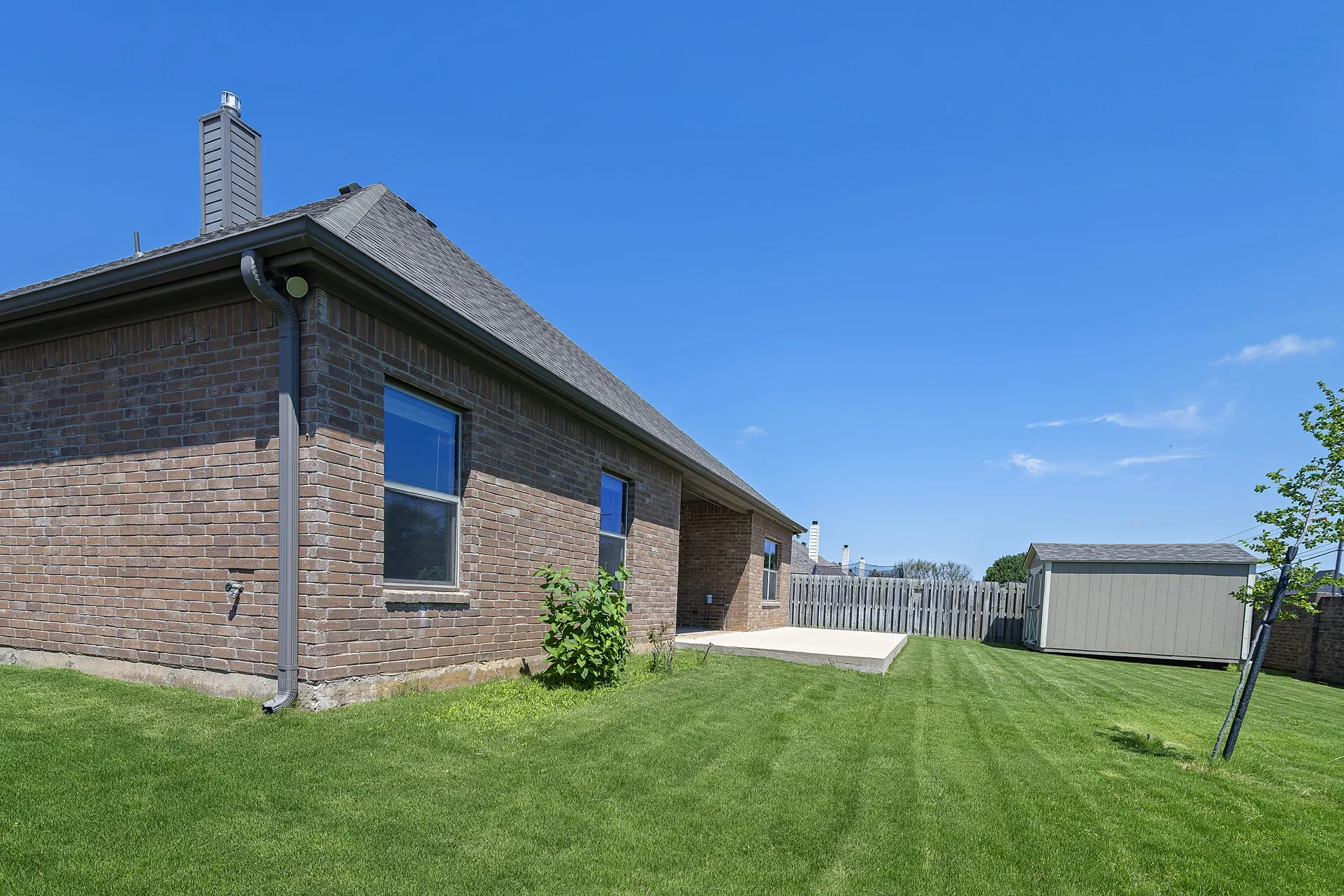 Single Family Residence For Sale in Johnson County , 815 Chestnut Grove Drive, Cleburne, Texas 76033, 3 Bedroom, 2 Bathroom, 2 Garage spaces, 2,179 Sqft, built in 2018, mls#21309900, Real Estate Agent in Cleburne, Homes For Sale in Johnson county, Homes For Sale in Cleburne, Realtor in Cleburne Texas, Real Estate Brokerage Independent Realty Texas, Luminita Cordes Realtor
