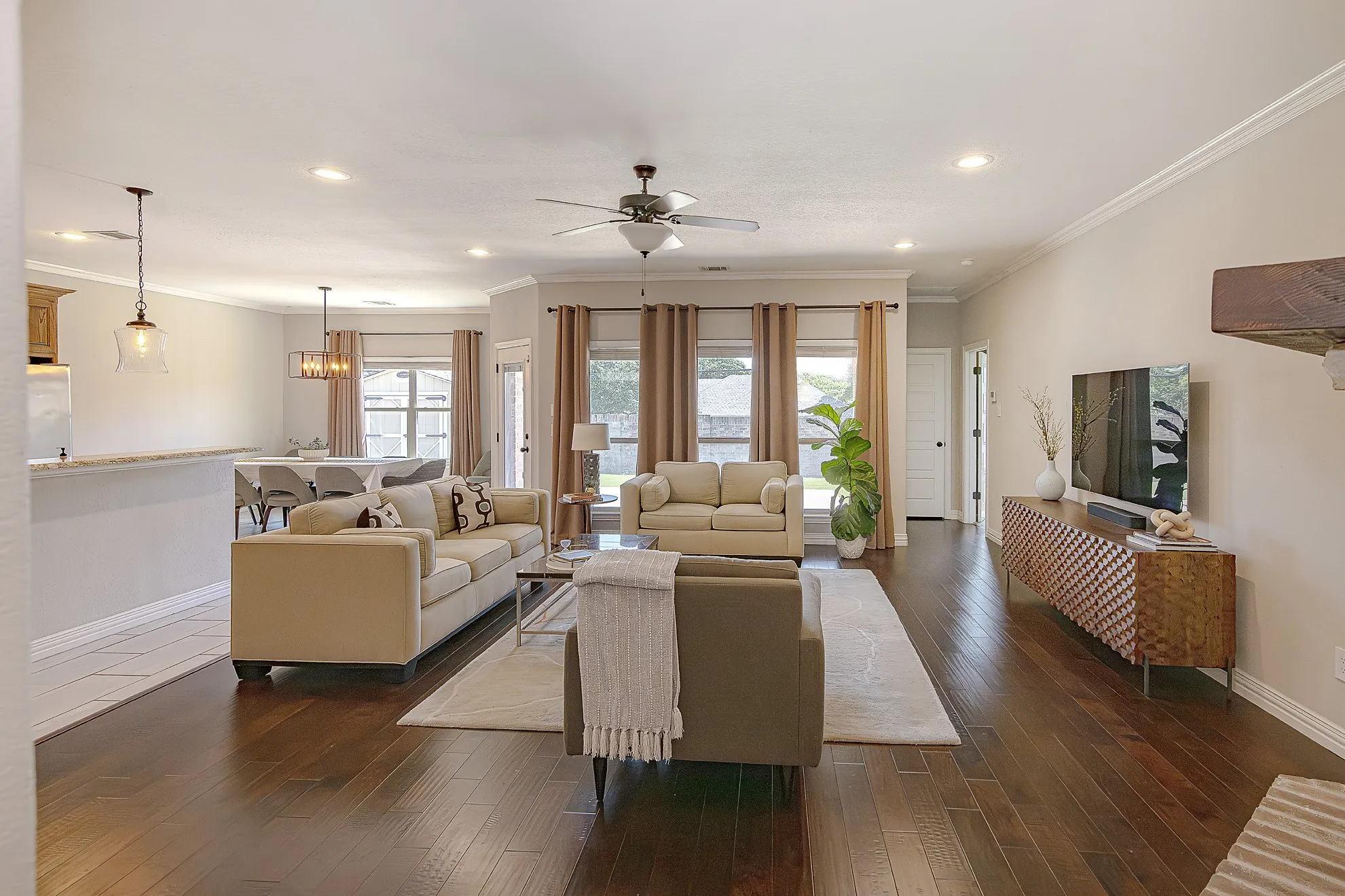 Single Family Residence For Sale in Johnson County , 815 Chestnut Grove Drive, Cleburne, Texas 76033, 3 Bedroom, 2 Bathroom, 2 Garage spaces, 2,179 Sqft, built in 2018, mls#21309900, Real Estate Agent in Cleburne, Homes For Sale in Johnson county, Homes For Sale in Cleburne, Realtor in Cleburne Texas, Real Estate Brokerage Independent Realty Texas, Luminita Cordes Realtor