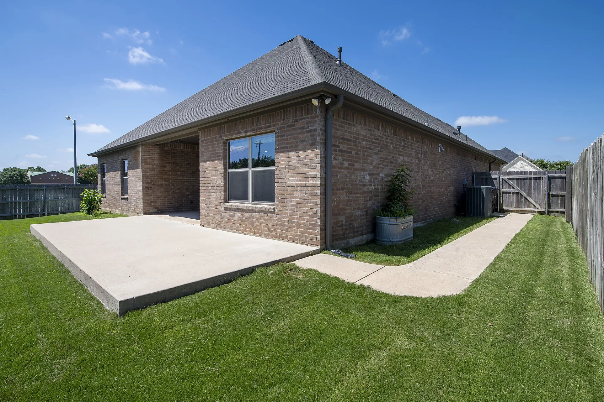 Single Family Residence For Sale in Johnson County , 815 Chestnut Grove Drive, Cleburne, Texas 76033, 3 Bedroom, 2 Bathroom, 2 Garage spaces, 2,179 Sqft, built in 2018, mls#21309900, Real Estate Agent in Cleburne, Homes For Sale in Johnson county, Homes For Sale in Cleburne, Realtor in Cleburne Texas, Real Estate Brokerage Independent Realty Texas, Luminita Cordes Realtor