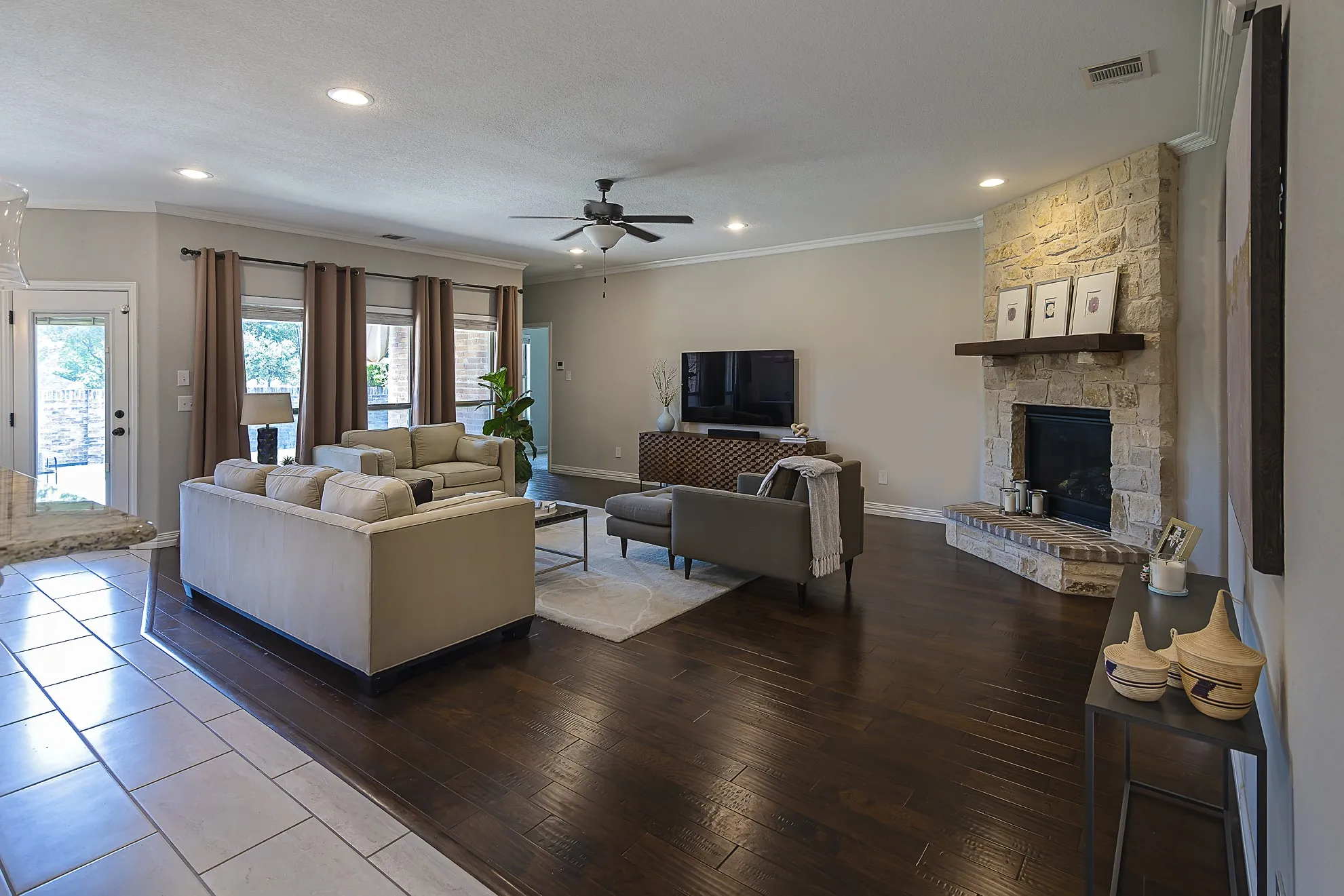 Single Family Residence For Sale in Johnson County , 815 Chestnut Grove Drive, Cleburne, Texas 76033, 3 Bedroom, 2 Bathroom, 2 Garage spaces, 2,179 Sqft, built in 2018, mls#21309900, Real Estate Agent in Cleburne, Homes For Sale in Johnson county, Homes For Sale in Cleburne, Realtor in Cleburne Texas, Real Estate Brokerage Independent Realty Texas, Luminita Cordes Realtor