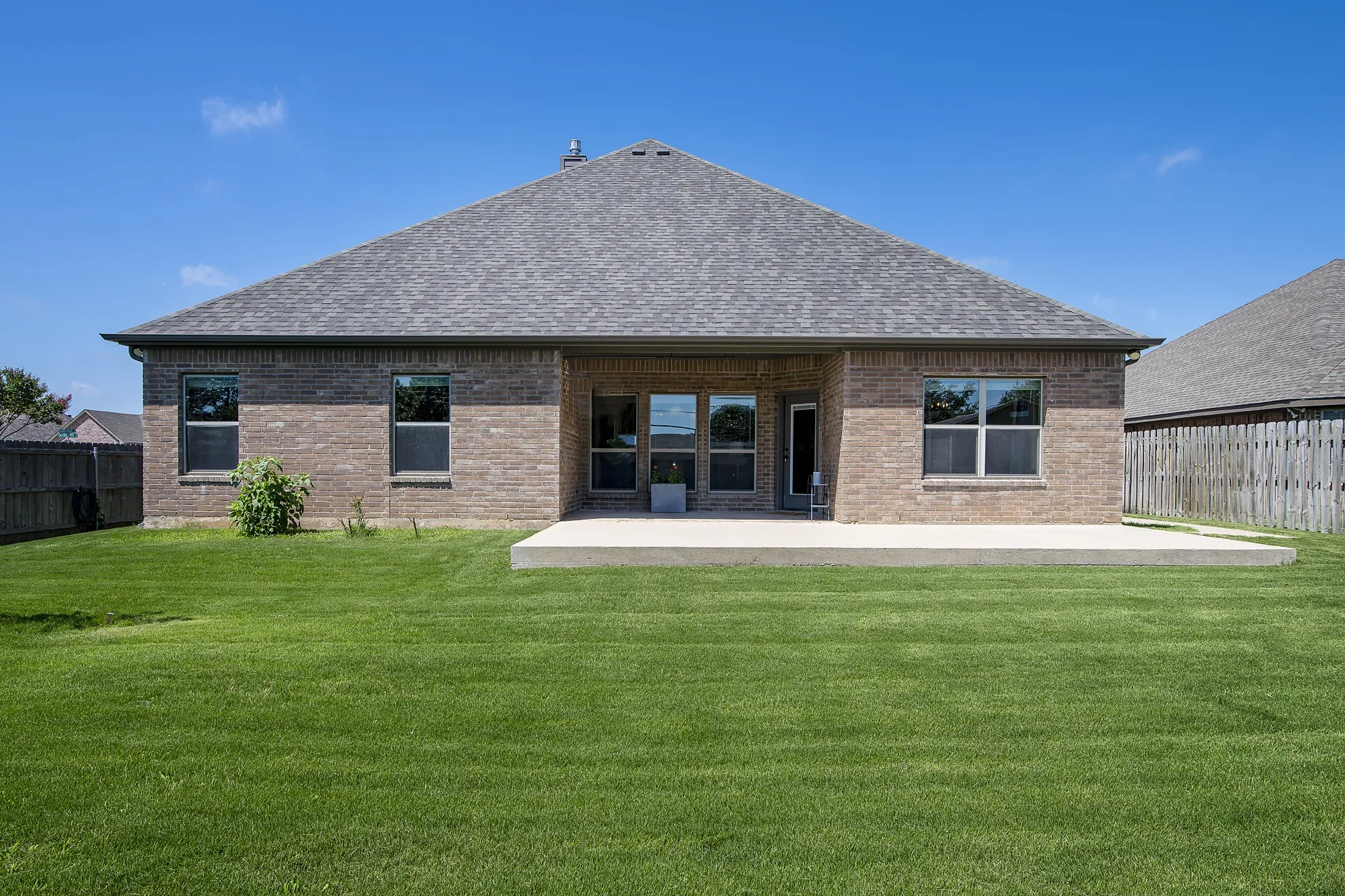 Single Family Residence For Sale in Johnson County , 815 Chestnut Grove Drive, Cleburne, Texas 76033, 3 Bedroom, 2 Bathroom, 2 Garage spaces, 2,179 Sqft, built in 2018, mls#21309900, Real Estate Agent in Cleburne, Homes For Sale in Johnson county, Homes For Sale in Cleburne, Realtor in Cleburne Texas, Real Estate Brokerage Independent Realty Texas, Luminita Cordes Realtor
