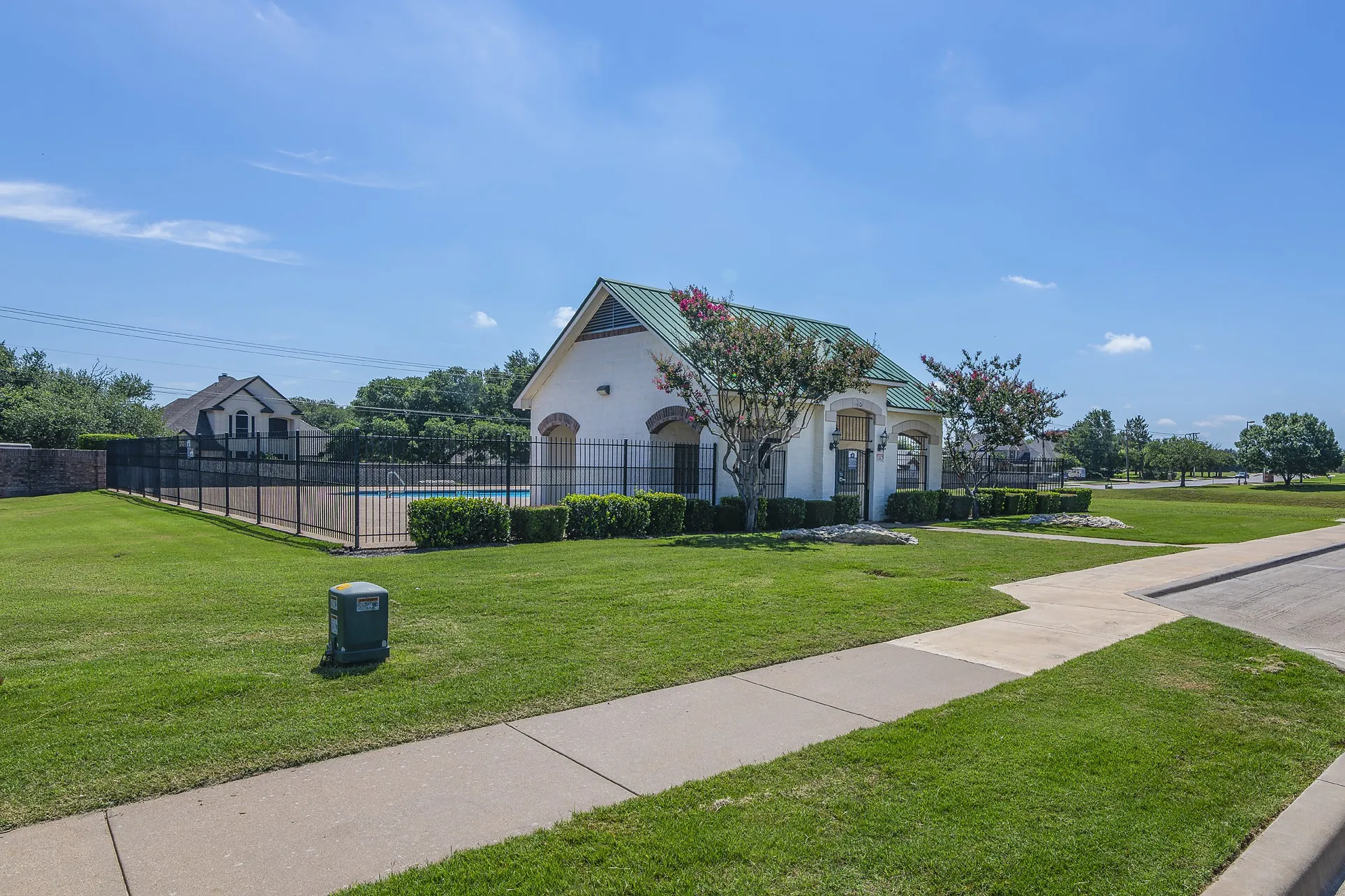 Single Family Residence For Sale in Johnson County , 815 Chestnut Grove Drive, Cleburne, Texas 76033, 3 Bedroom, 2 Bathroom, 2 Garage spaces, 2,179 Sqft, built in 2018, mls#21309900, Real Estate Agent in Cleburne, Homes For Sale in Johnson county, Homes For Sale in Cleburne, Realtor in Cleburne Texas, Real Estate Brokerage Independent Realty Texas, Luminita Cordes Realtor