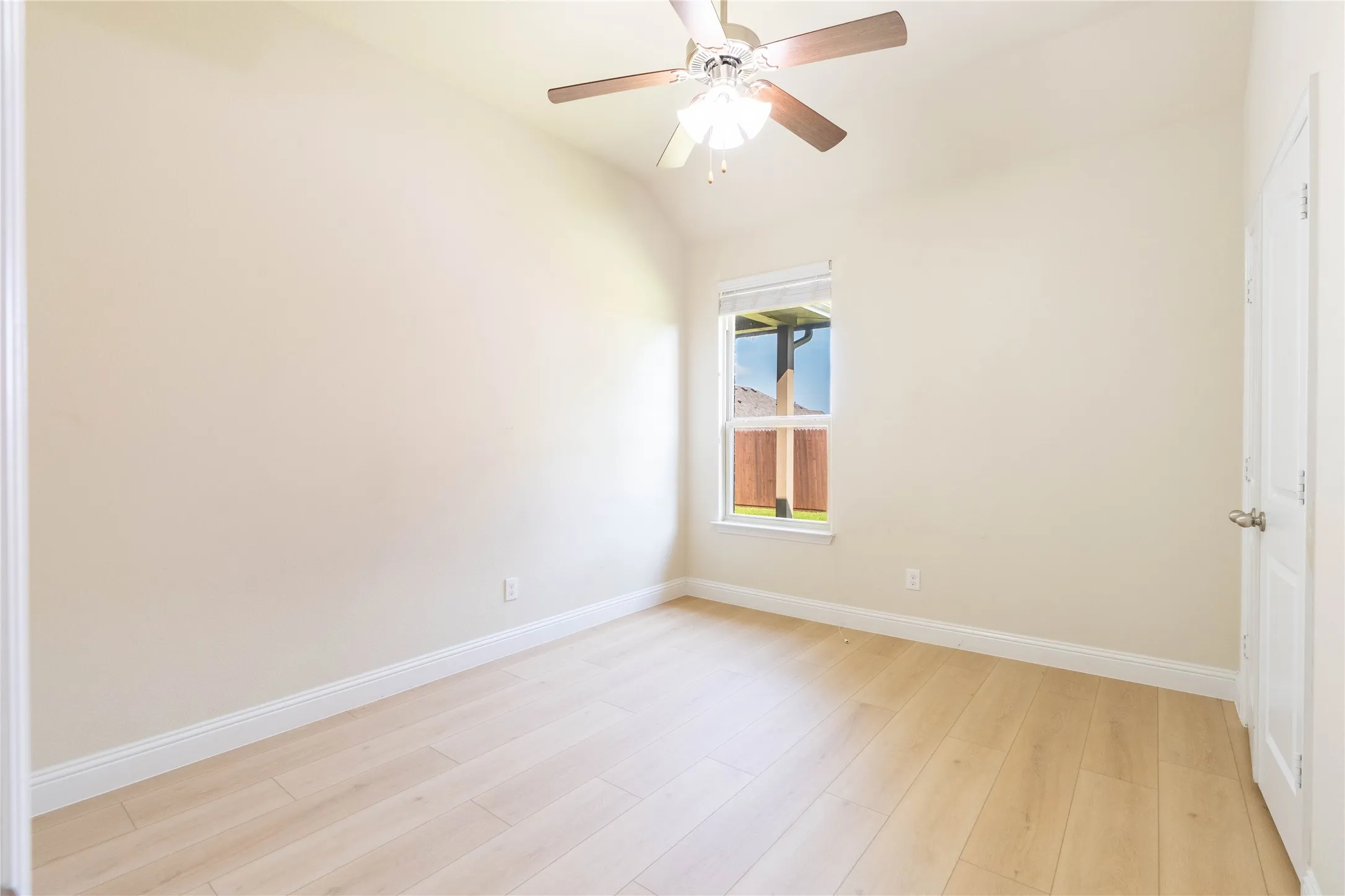 Single Family Residence For Rent in Denton County , 612 Calliopsis Street, Little Elm, Texas 75068, 4 Bedroom, 2 Bathroom, 2 Garage spaces, 2,044 Sqft, built in 2014, mls#21286261, Real Estate Agent in Little Elm, Homes For Rent in Denton county, Homes For Rent in Little Elm, Realtor in Little Elm Texas, Real Estate Brokerage Independent Realty Texas, Luminita Cordes Realtor