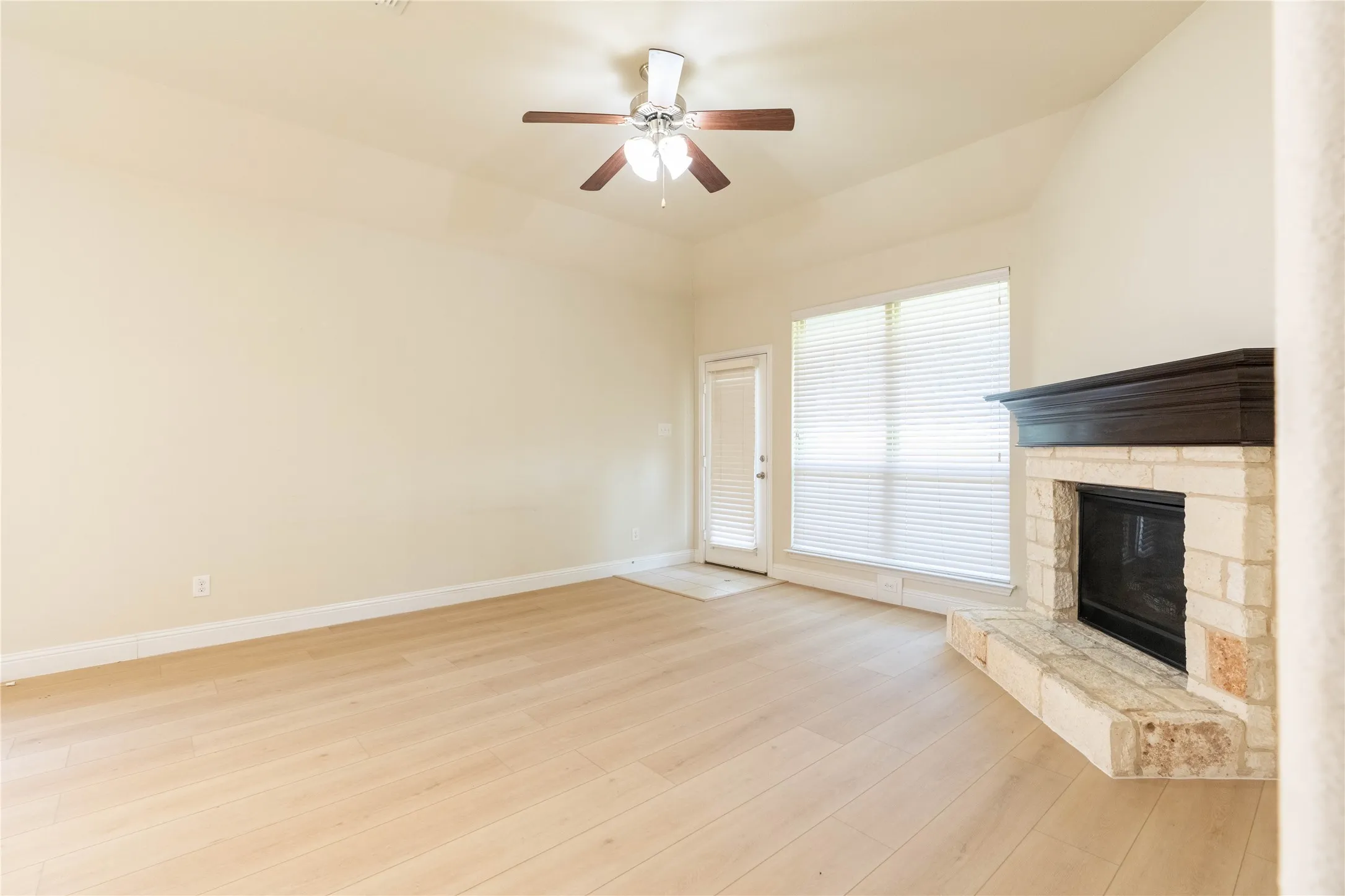 Single Family Residence For Rent in Denton County , 612 Calliopsis Street, Little Elm, Texas 75068, 4 Bedroom, 2 Bathroom, 2 Garage spaces, 2,044 Sqft, built in 2014, mls#21286261, Real Estate Agent in Little Elm, Homes For Rent in Denton county, Homes For Rent in Little Elm, Realtor in Little Elm Texas, Real Estate Brokerage Independent Realty Texas, Luminita Cordes Realtor