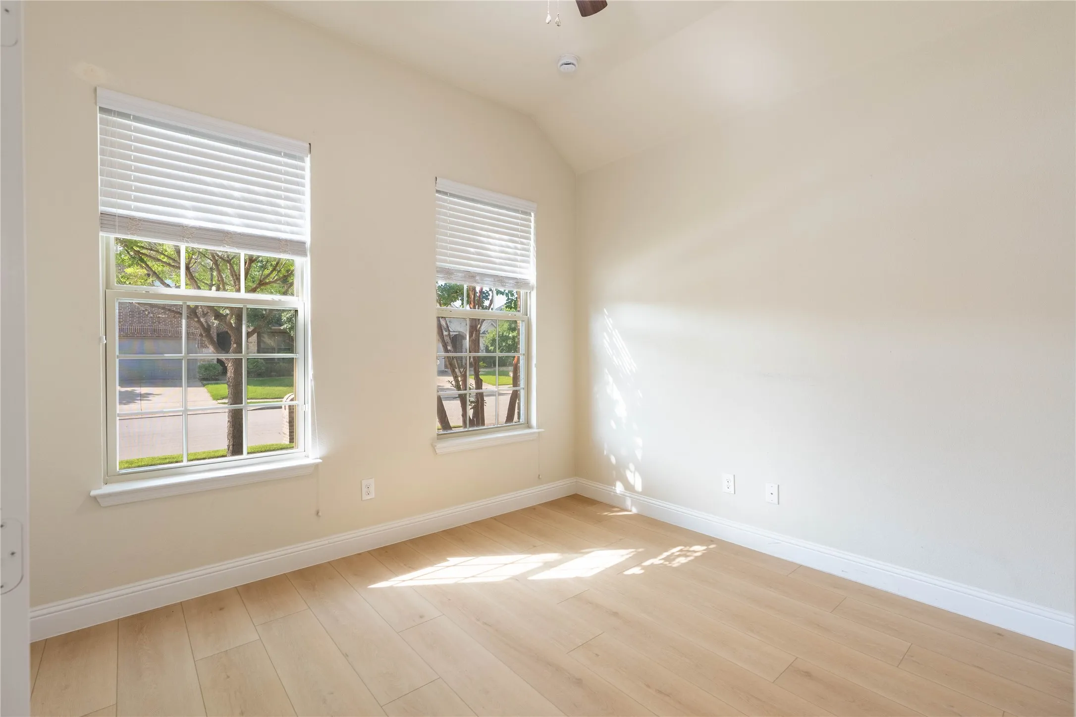 Single Family Residence For Rent in Denton County , 612 Calliopsis Street, Little Elm, Texas 75068, 4 Bedroom, 2 Bathroom, 2 Garage spaces, 2,044 Sqft, built in 2014, mls#21286261, Real Estate Agent in Little Elm, Homes For Rent in Denton county, Homes For Rent in Little Elm, Realtor in Little Elm Texas, Real Estate Brokerage Independent Realty Texas, Luminita Cordes Realtor