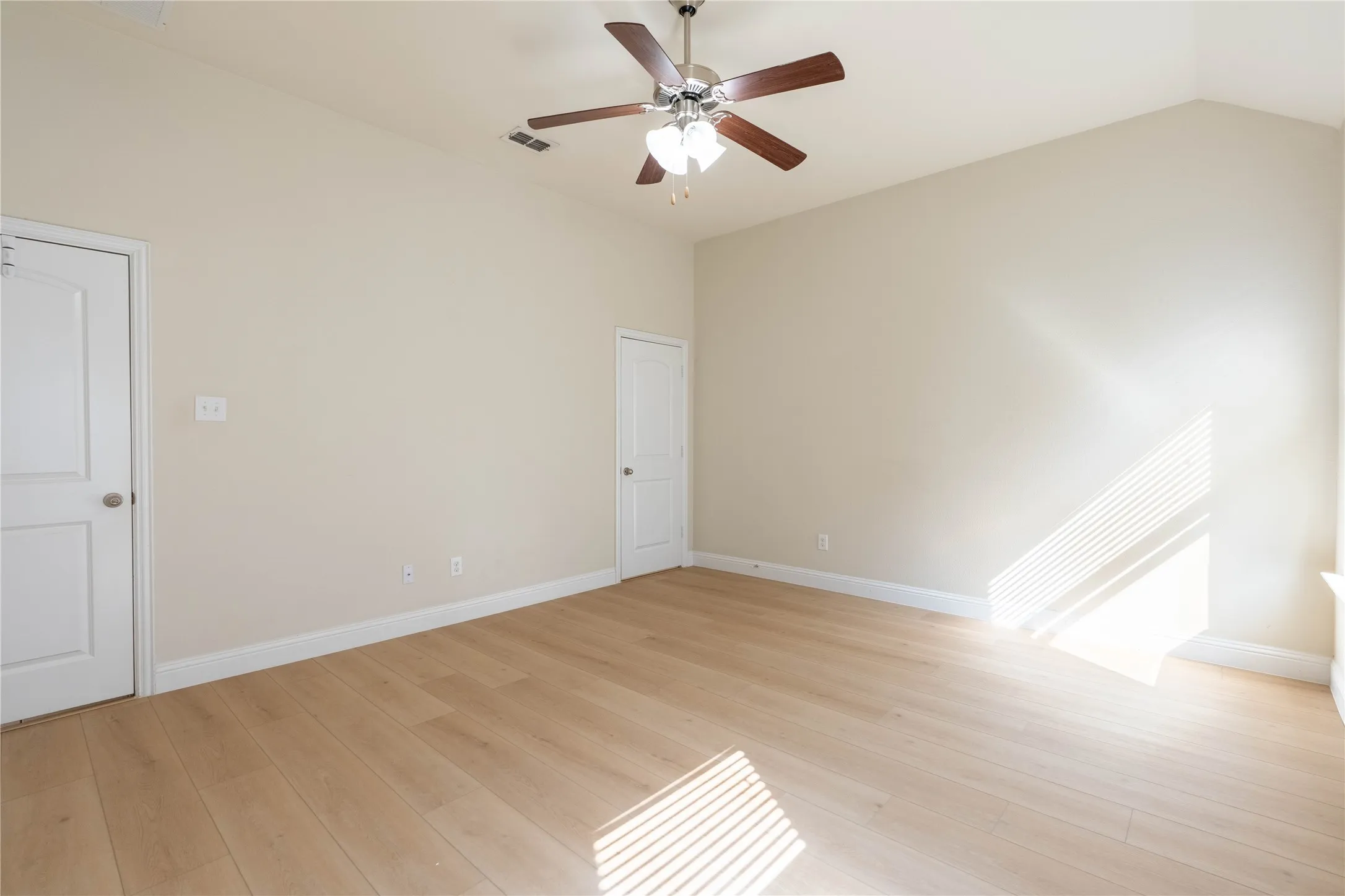 Single Family Residence For Rent in Denton County , 612 Calliopsis Street, Little Elm, Texas 75068, 4 Bedroom, 2 Bathroom, 2 Garage spaces, 2,044 Sqft, built in 2014, mls#21286261, Real Estate Agent in Little Elm, Homes For Rent in Denton county, Homes For Rent in Little Elm, Realtor in Little Elm Texas, Real Estate Brokerage Independent Realty Texas, Luminita Cordes Realtor