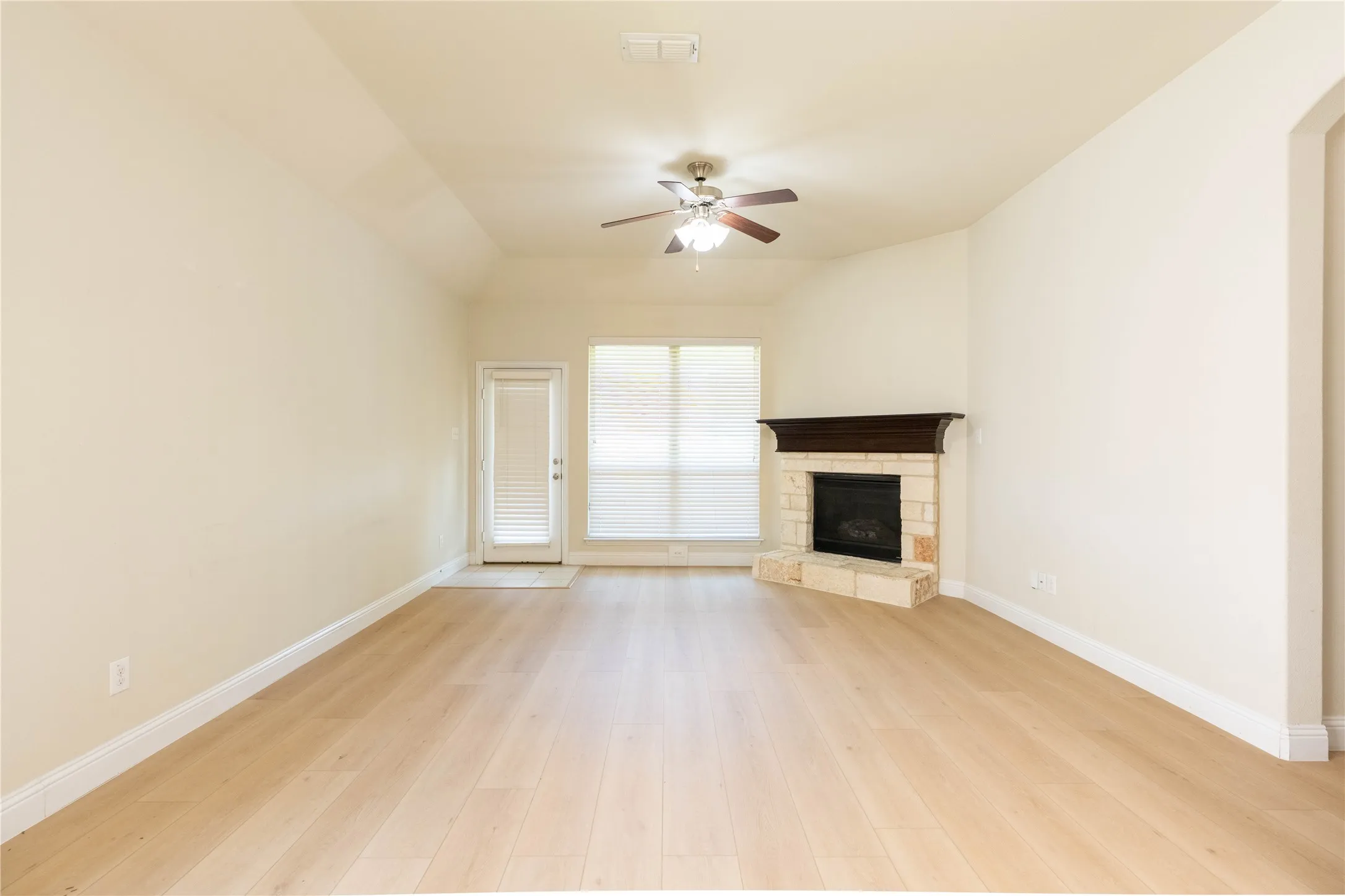 Single Family Residence For Rent in Denton County , 612 Calliopsis Street, Little Elm, Texas 75068, 4 Bedroom, 2 Bathroom, 2 Garage spaces, 2,044 Sqft, built in 2014, mls#21286261, Real Estate Agent in Little Elm, Homes For Rent in Denton county, Homes For Rent in Little Elm, Realtor in Little Elm Texas, Real Estate Brokerage Independent Realty Texas, Luminita Cordes Realtor