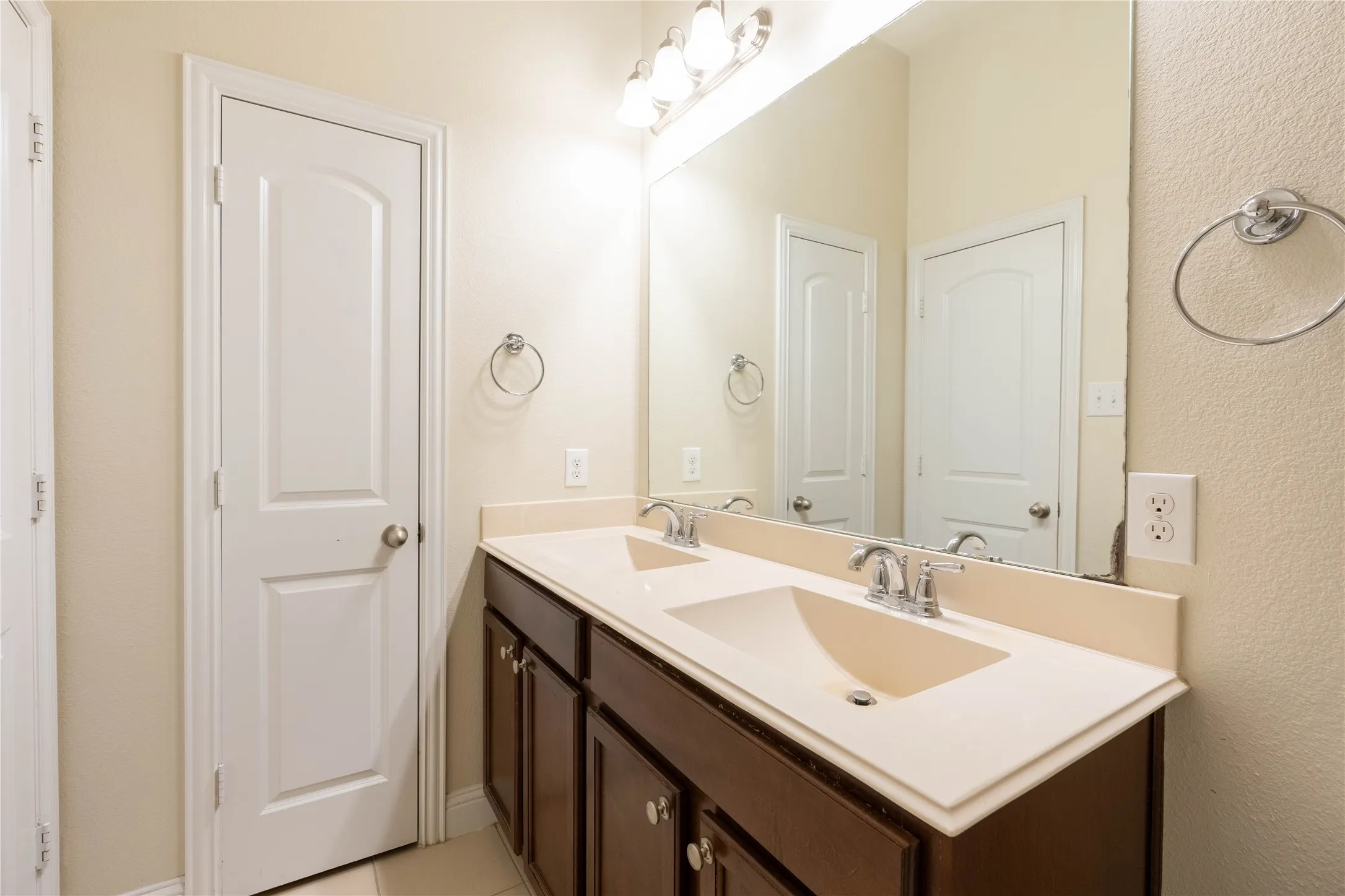 Single Family Residence For Rent in Denton County , 612 Calliopsis Street, Little Elm, Texas 75068, 4 Bedroom, 2 Bathroom, 2 Garage spaces, 2,044 Sqft, built in 2014, mls#21286261, Real Estate Agent in Little Elm, Homes For Rent in Denton county, Homes For Rent in Little Elm, Realtor in Little Elm Texas, Real Estate Brokerage Independent Realty Texas, Luminita Cordes Realtor