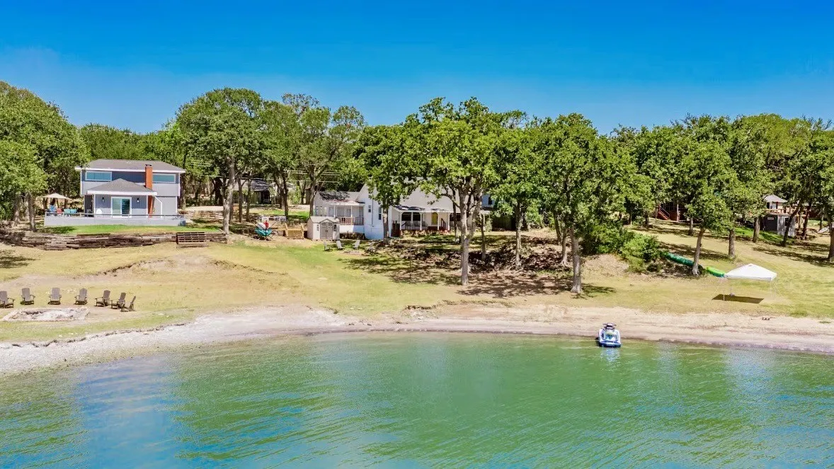 Single Family Residence For Sale in Denton County , 5671, 5681, 1208 Dorothy Lane, Little Elm, Texas 75068, 8 Bedroom, 6 Bathroom, Garage spaces, 4,029 Sqft, built in 1961, mls#21311472, Real Estate Agent in Little Elm, Homes For Sale in Denton county, Homes For Sale in Little Elm, Realtor in Little Elm Texas, Real Estate Brokerage Independent Realty Texas, Luminita Cordes Realtor