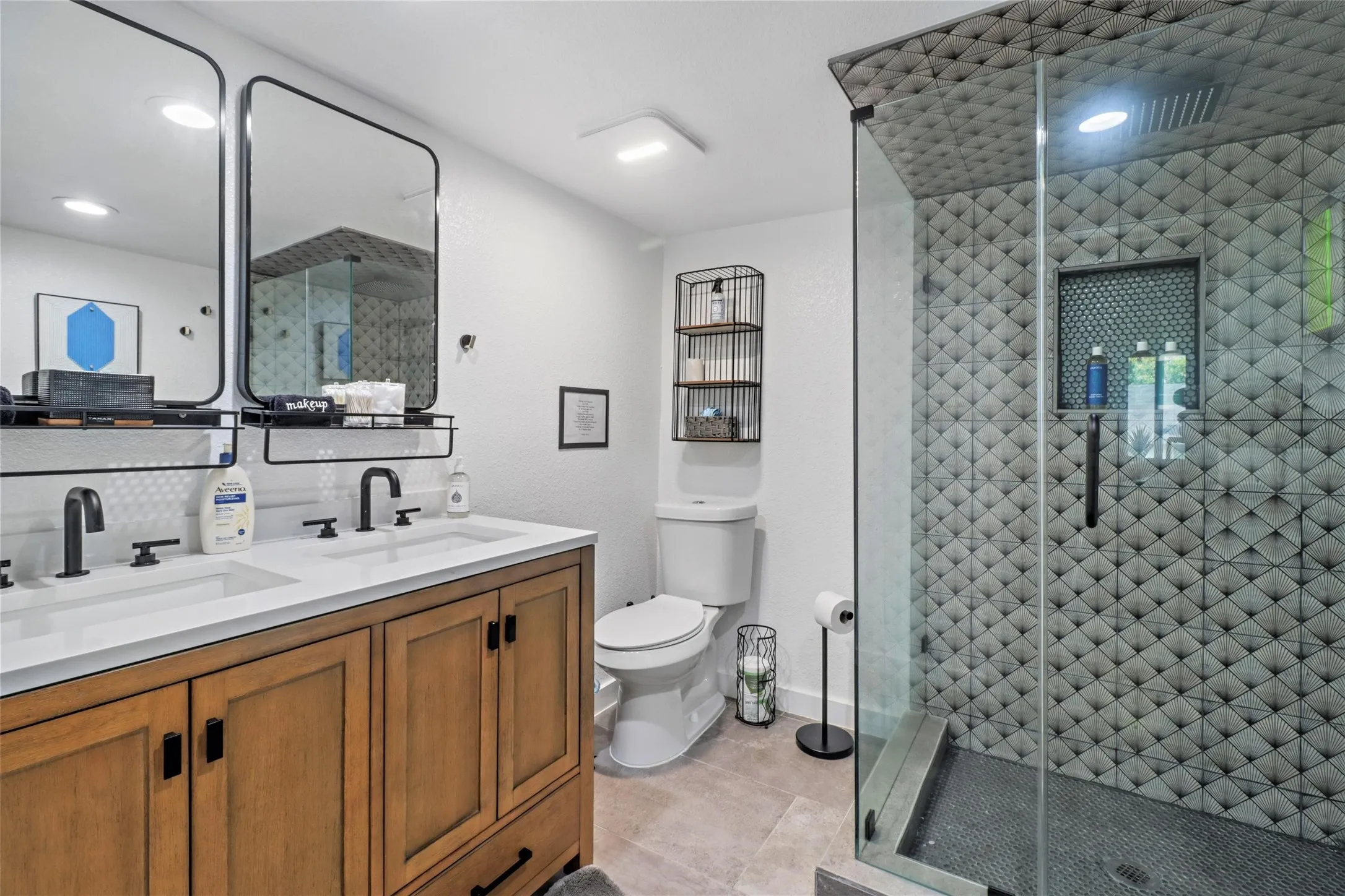 Bathroom 1208 Dorothy
