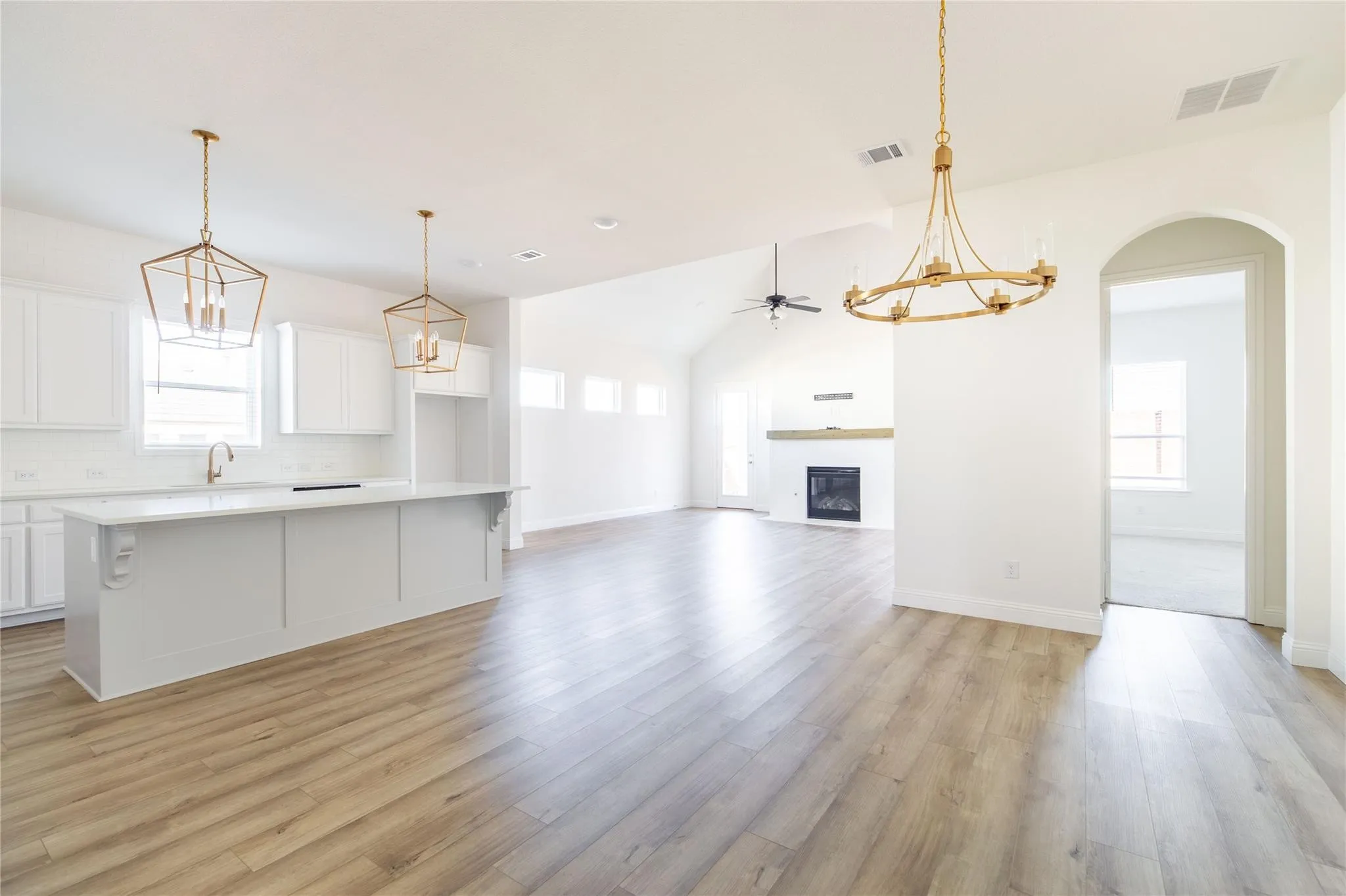 Single Family Residence For Rent in Parker County , 232 Observation Drive N, Aledo, Texas 76008, 4 Bedroom, 2 Bathroom, 2 Garage spaces, 2,296 Sqft, built in 2022, mls#21312475, Real Estate Agent in Aledo, Homes For Rent in Parker county, Homes For Rent in Aledo, Realtor in Aledo Texas, Real Estate Brokerage Independent Realty Texas, Luminita Cordes Realtor