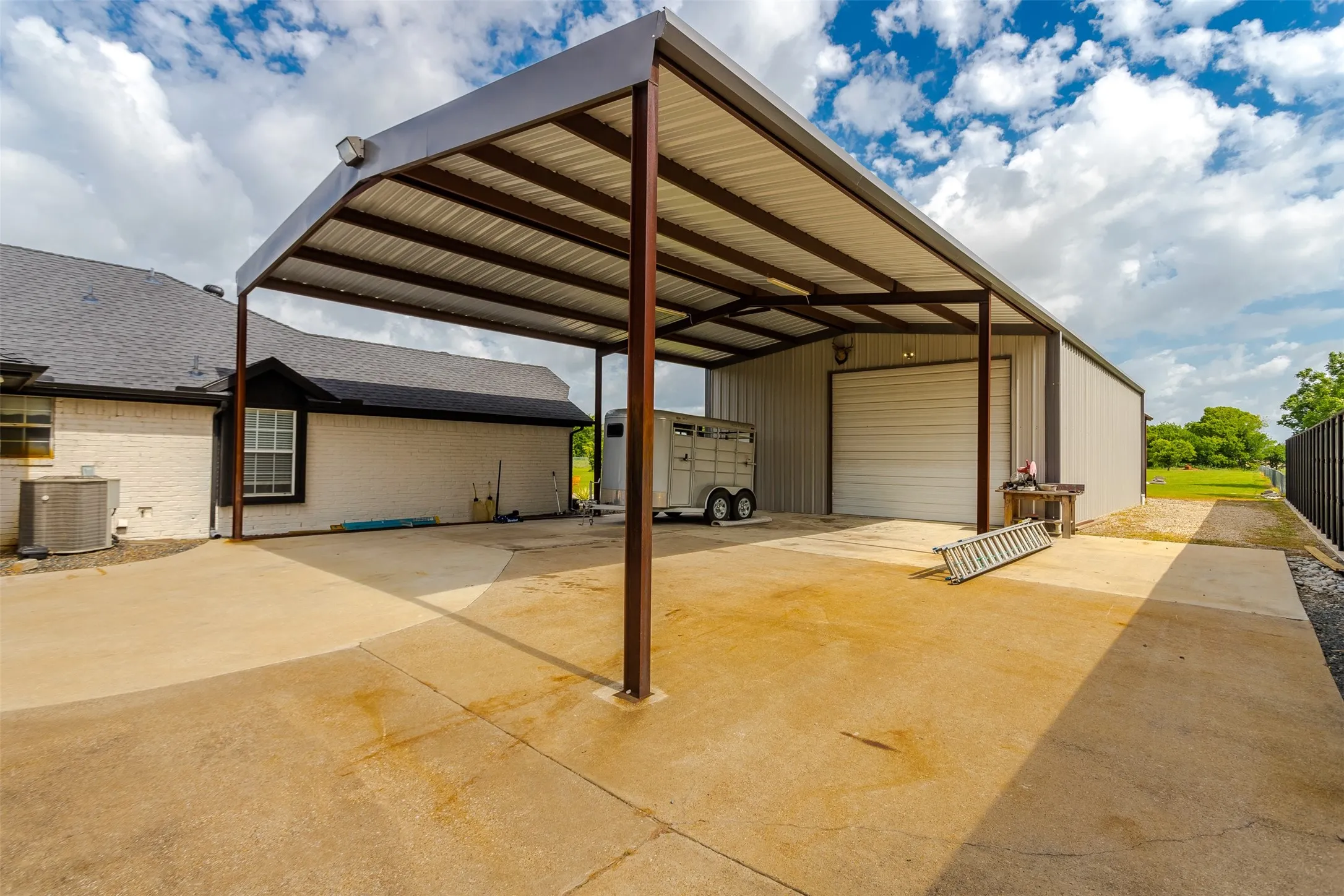 Single Family Residence For Sale in Kaufman County , 11176 Old Military Trail, Forney, Texas 75126, 4 Bedroom, 3 Bathroom, 2 Garage spaces, 2,147 Sqft, built in 1996, mls#21310659, Real Estate Agent in Forney, Homes For Sale in Kaufman county, Homes For Sale in Forney, Realtor in Forney Texas, Real Estate Brokerage Independent Realty Texas, Luminita Cordes Realtor