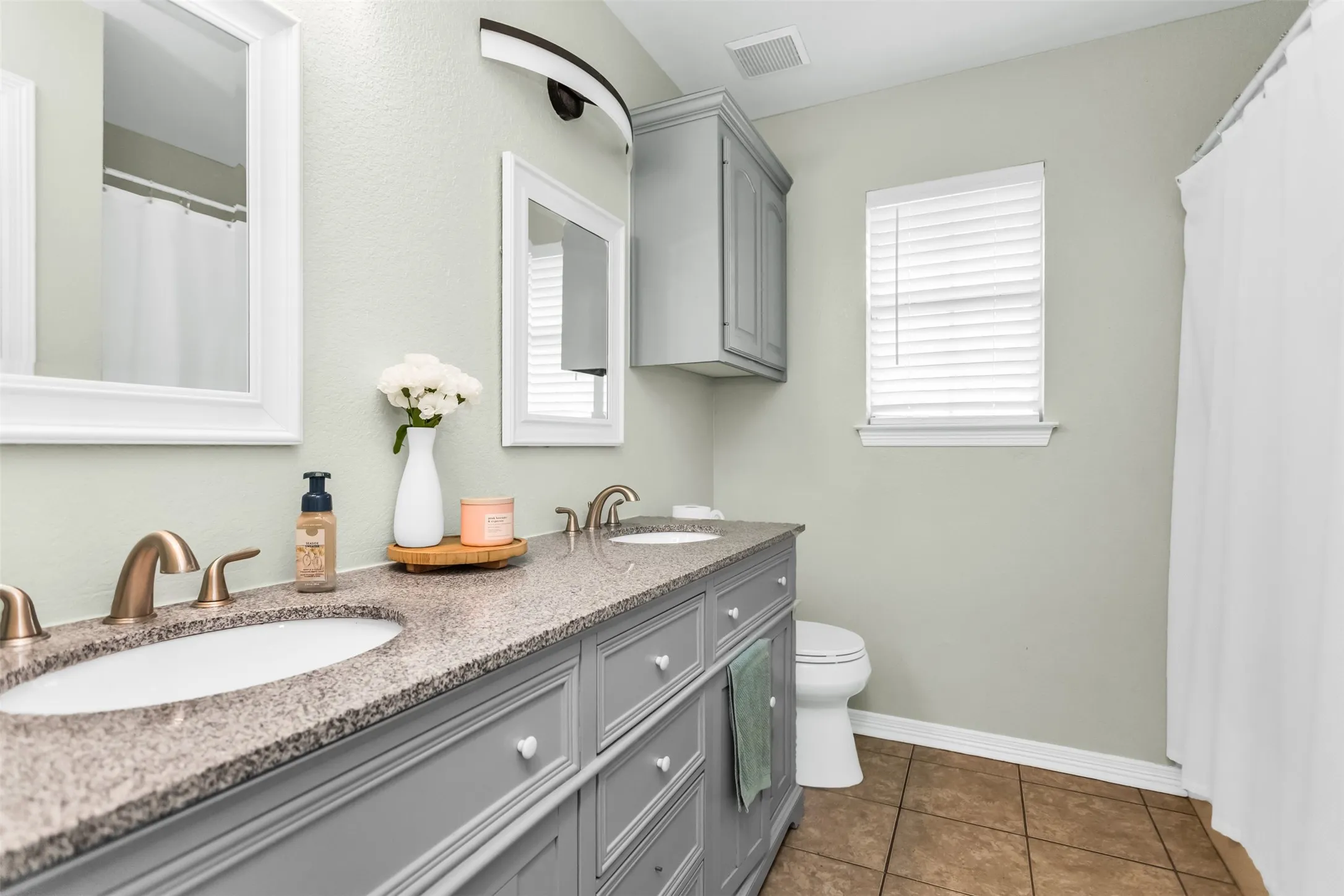 Single Family Residence For Sale in Kaufman County , 11176 Old Military Trail, Forney, Texas 75126, 4 Bedroom, 3 Bathroom, 2 Garage spaces, 2,147 Sqft, built in 1996, mls#21310659, Real Estate Agent in Forney, Homes For Sale in Kaufman county, Homes For Sale in Forney, Realtor in Forney Texas, Real Estate Brokerage Independent Realty Texas, Luminita Cordes Realtor