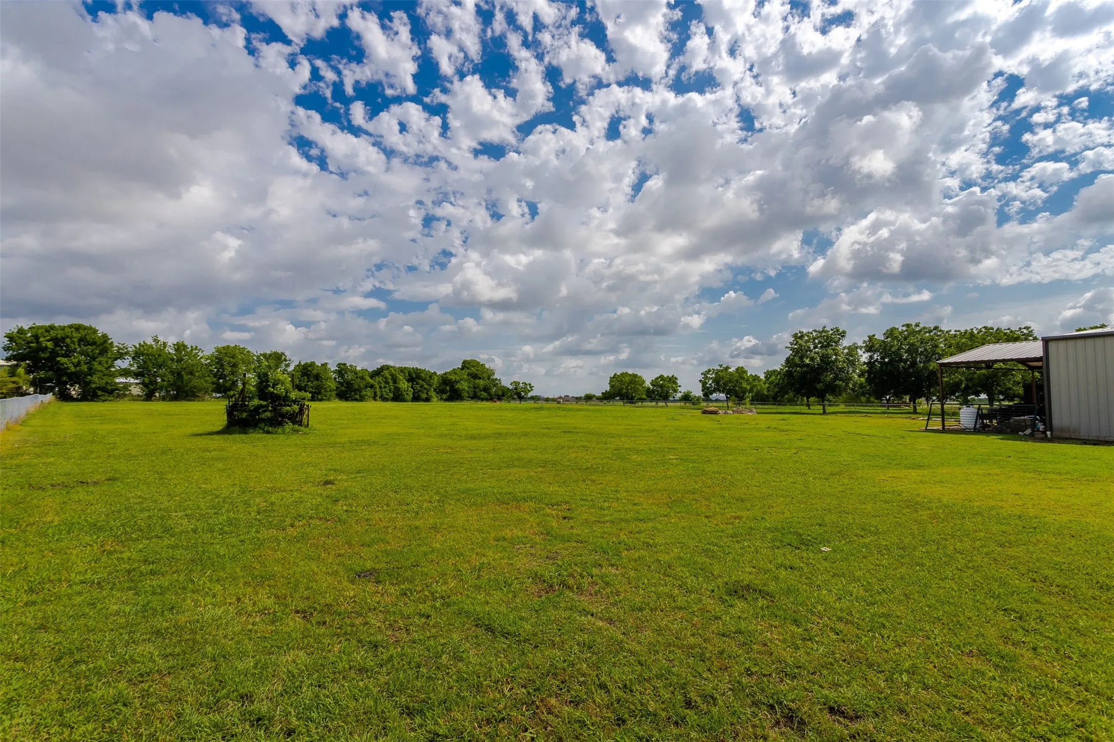 Single Family Residence For Sale in Kaufman County , 11176 Old Military Trail, Forney, Texas 75126, 4 Bedroom, 3 Bathroom, 2 Garage spaces, 2,147 Sqft, built in 1996, mls#21310659, Real Estate Agent in Forney, Homes For Sale in Kaufman county, Homes For Sale in Forney, Realtor in Forney Texas, Real Estate Brokerage Independent Realty Texas, Luminita Cordes Realtor