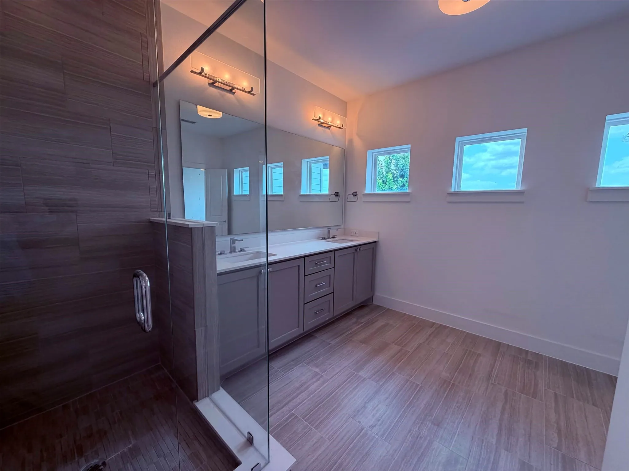 Single Family Residence For Rent in Tarrant County , 2232 Scenic Bluff Drive, Fort Worth, Texas 76111, 3 Bedroom, 3 Bathroom, 2 Garage spaces, 2,212 Sqft, built in 2019, mls#21312255, Real Estate Agent in Fort Worth, Homes For Rent in Tarrant county, Homes For Rent in Fort Worth, Realtor in Fort Worth Texas, Real Estate Brokerage Independent Realty Texas, Luminita Cordes Realtor